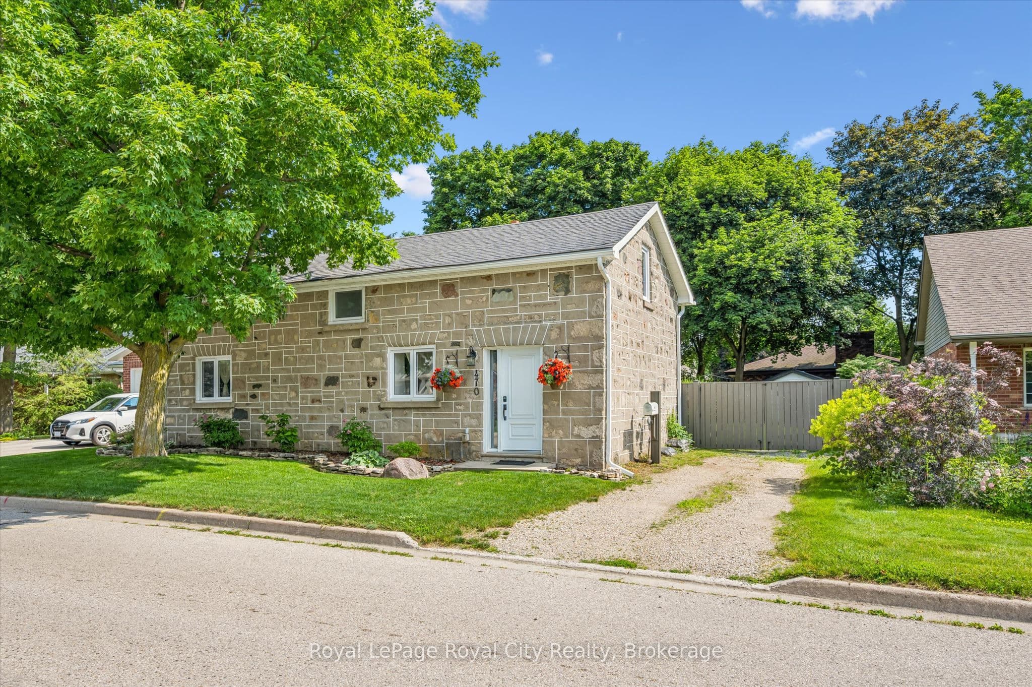 470 Perth Street photo 1