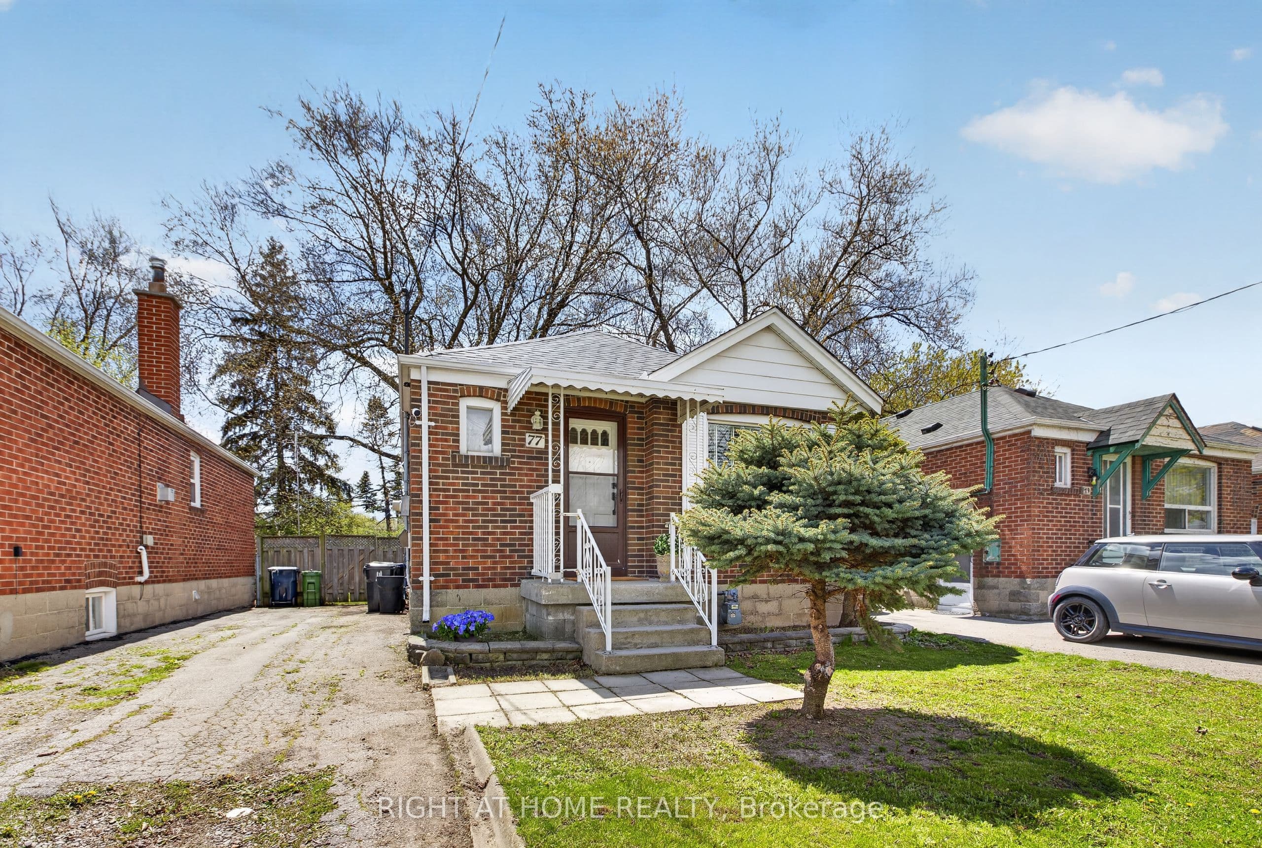 77 Elma Street photo 1