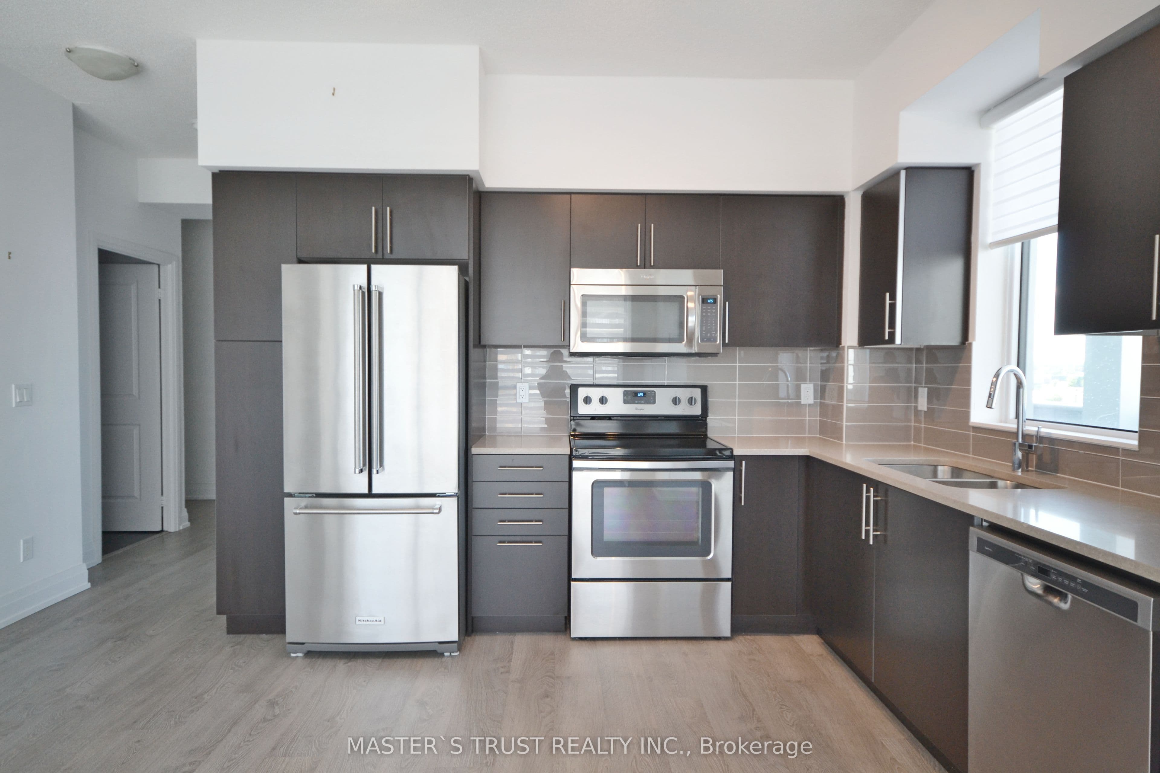 Unit 703 65 Speers Road photo 1