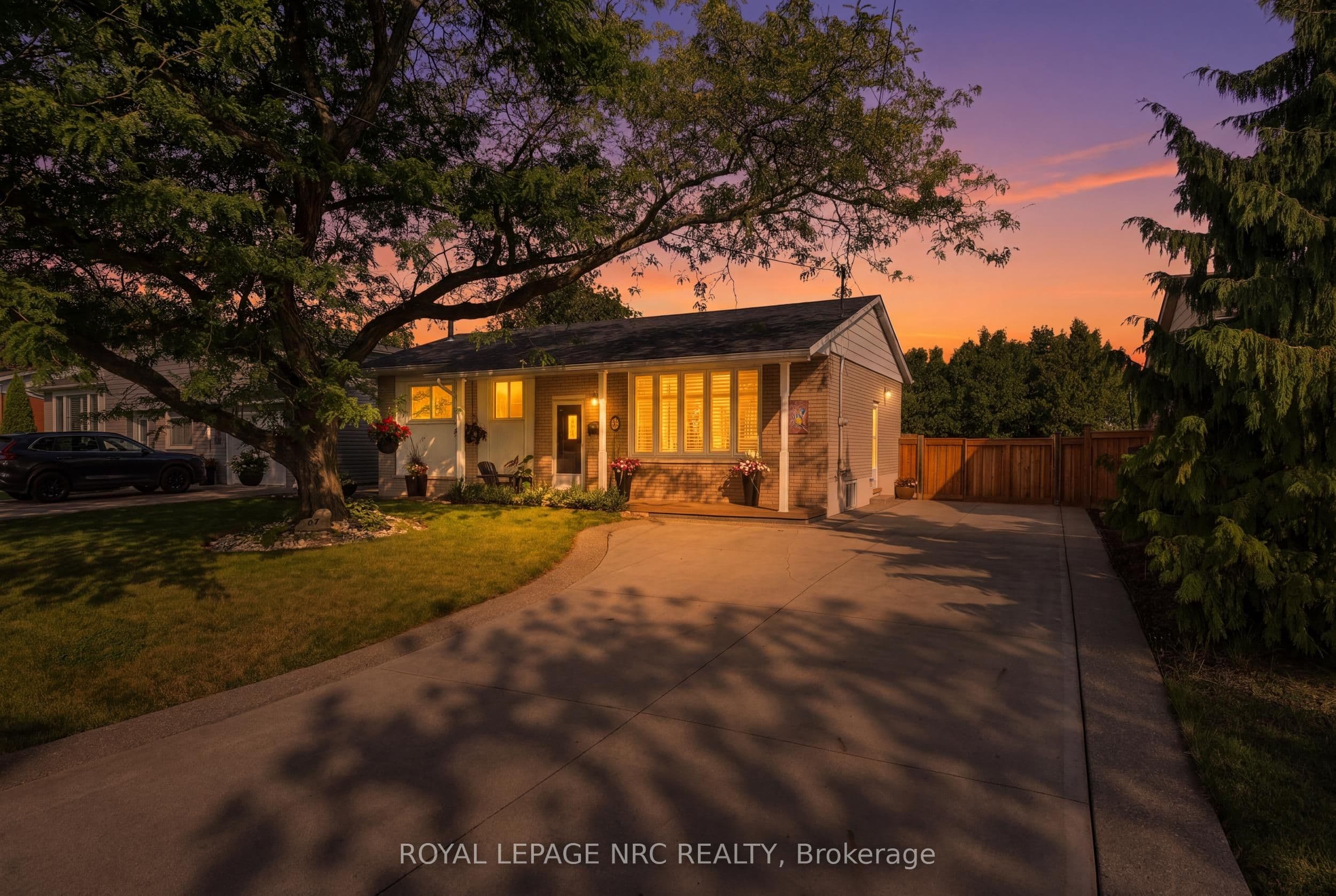 37 Viking Drive photo 1