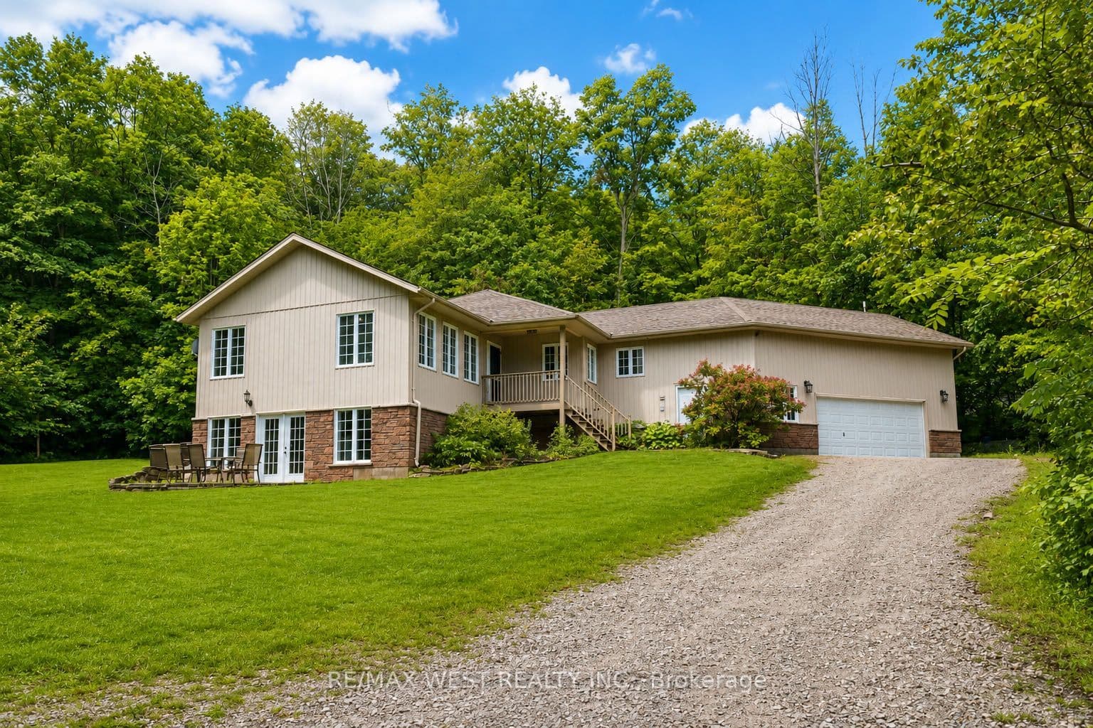 4927 25th Side Road photo 1