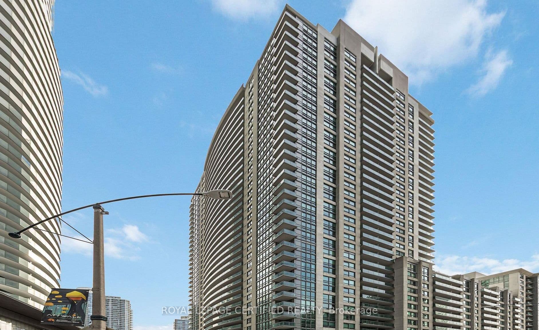 Unit 2915 19 Grand Trunk Crescent photo 1