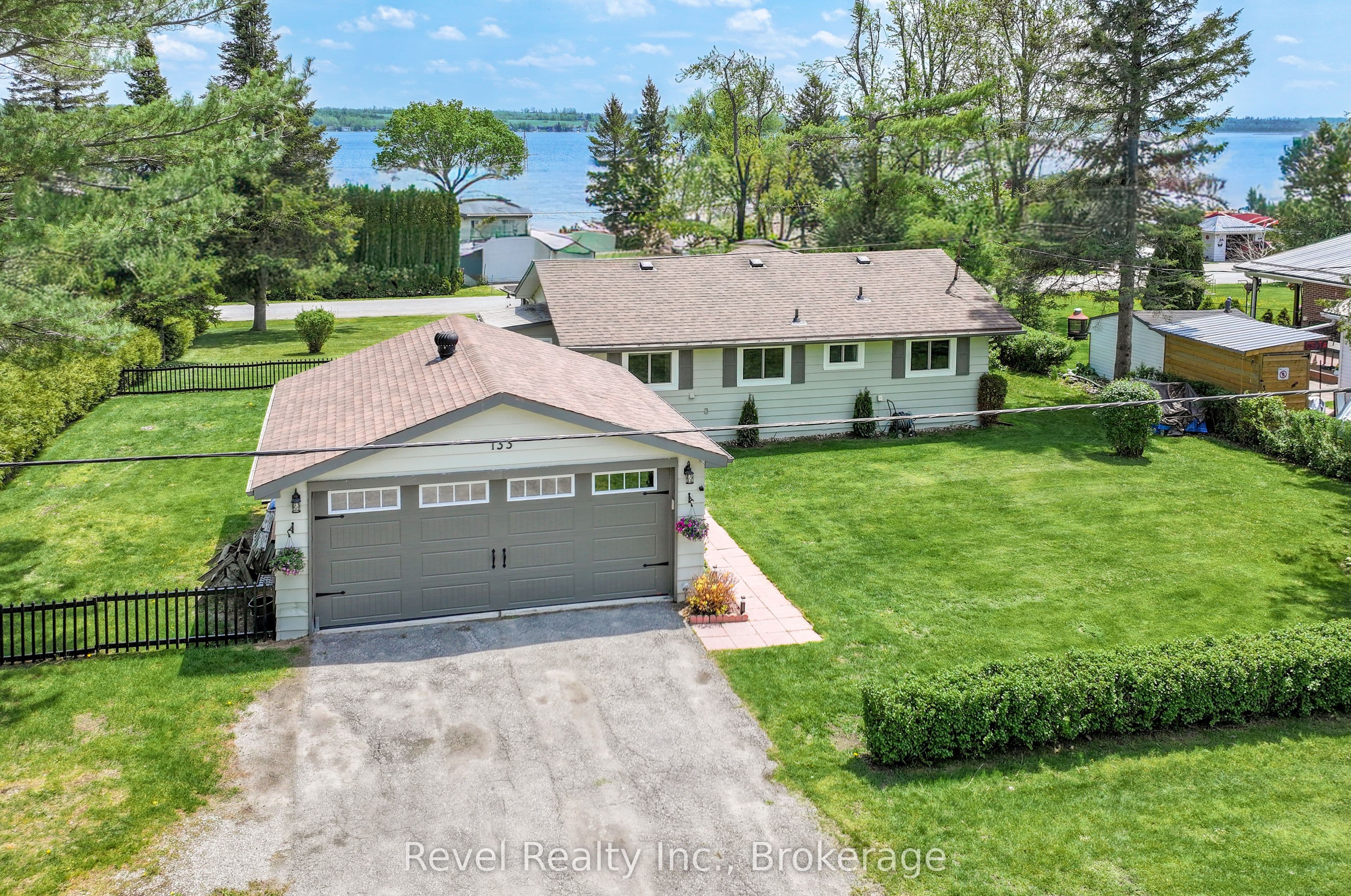 133 Victoria Drive photo 1