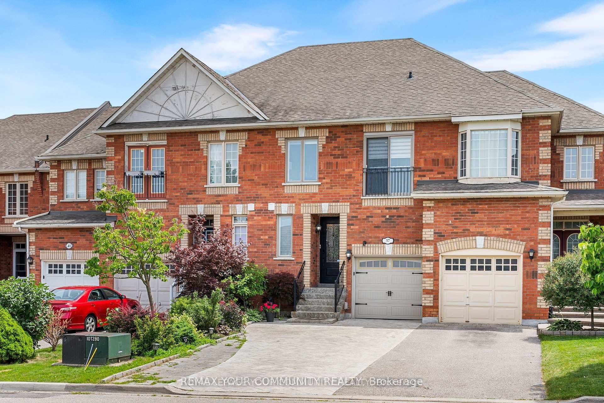 37 Copperstone Crescent photo 1