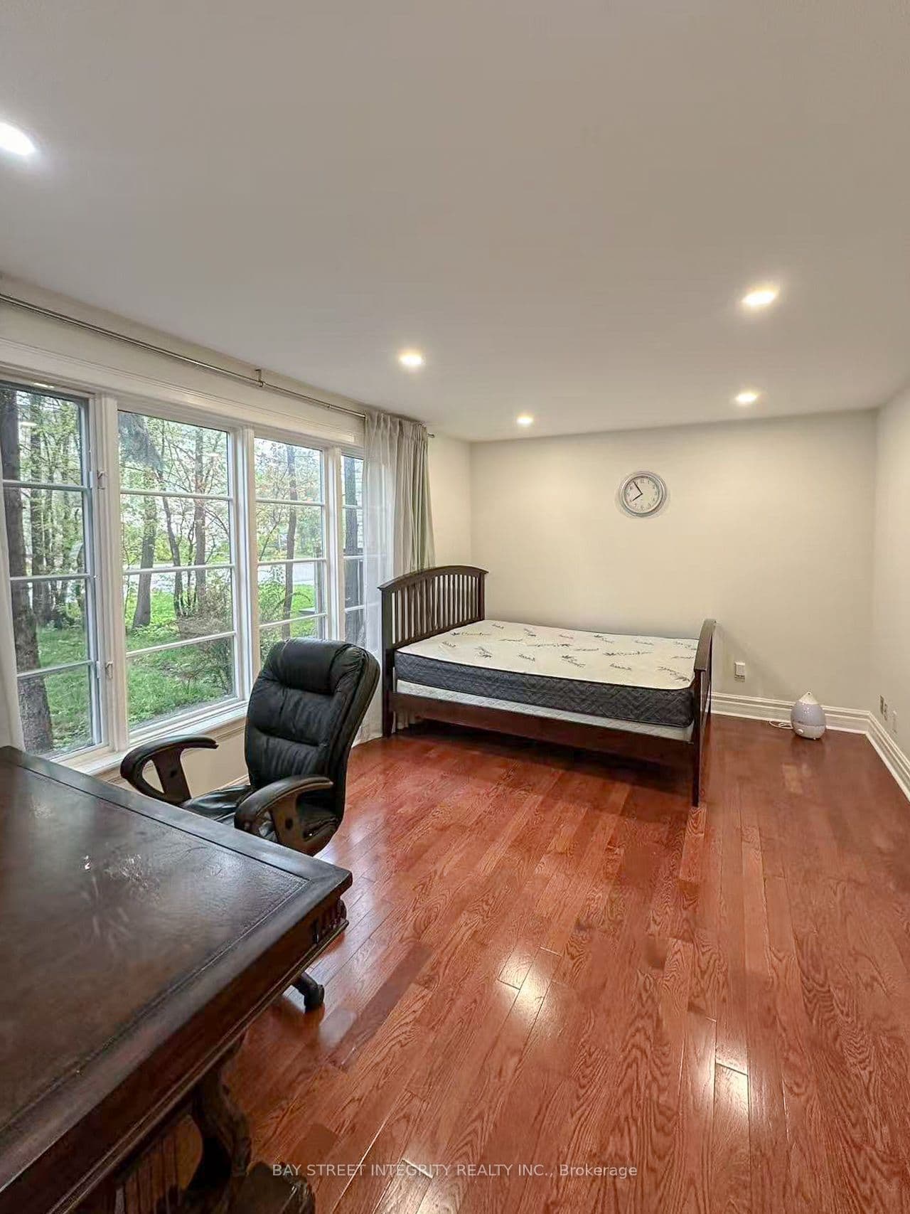 Unit Unit A 275 Estelle Avenue photo 1