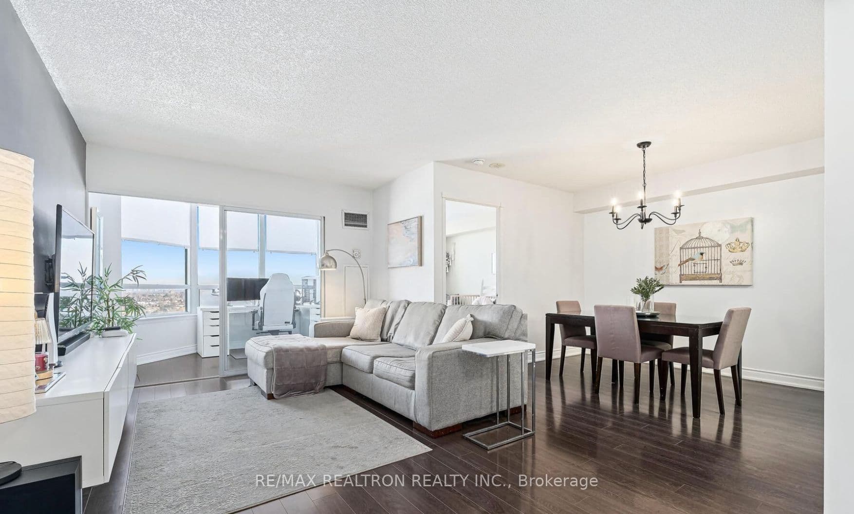 Unit 2015 135 Hillcrest Avenue photo 1