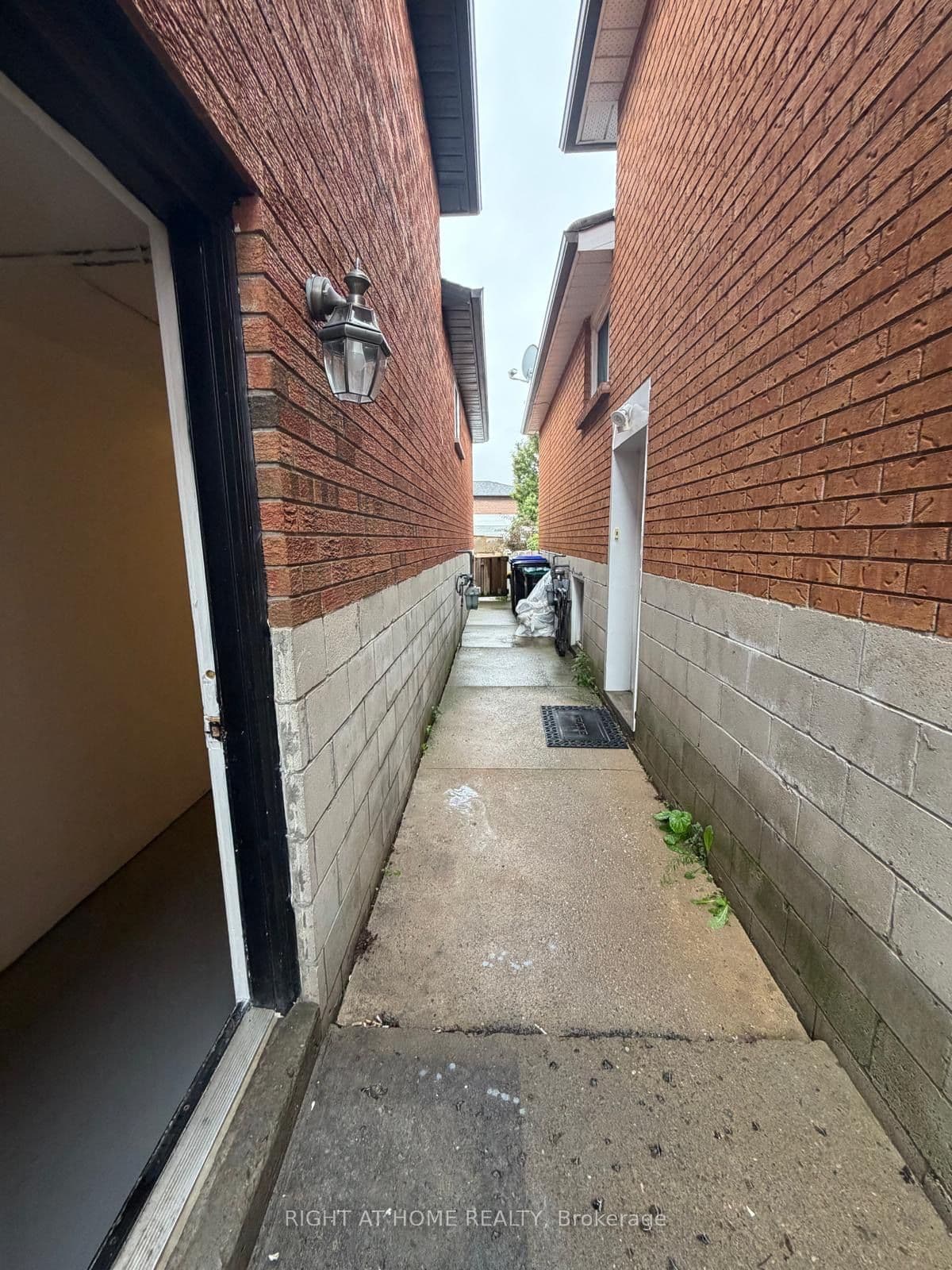 Unit Basement 388 Parkwood Avenue photo 1