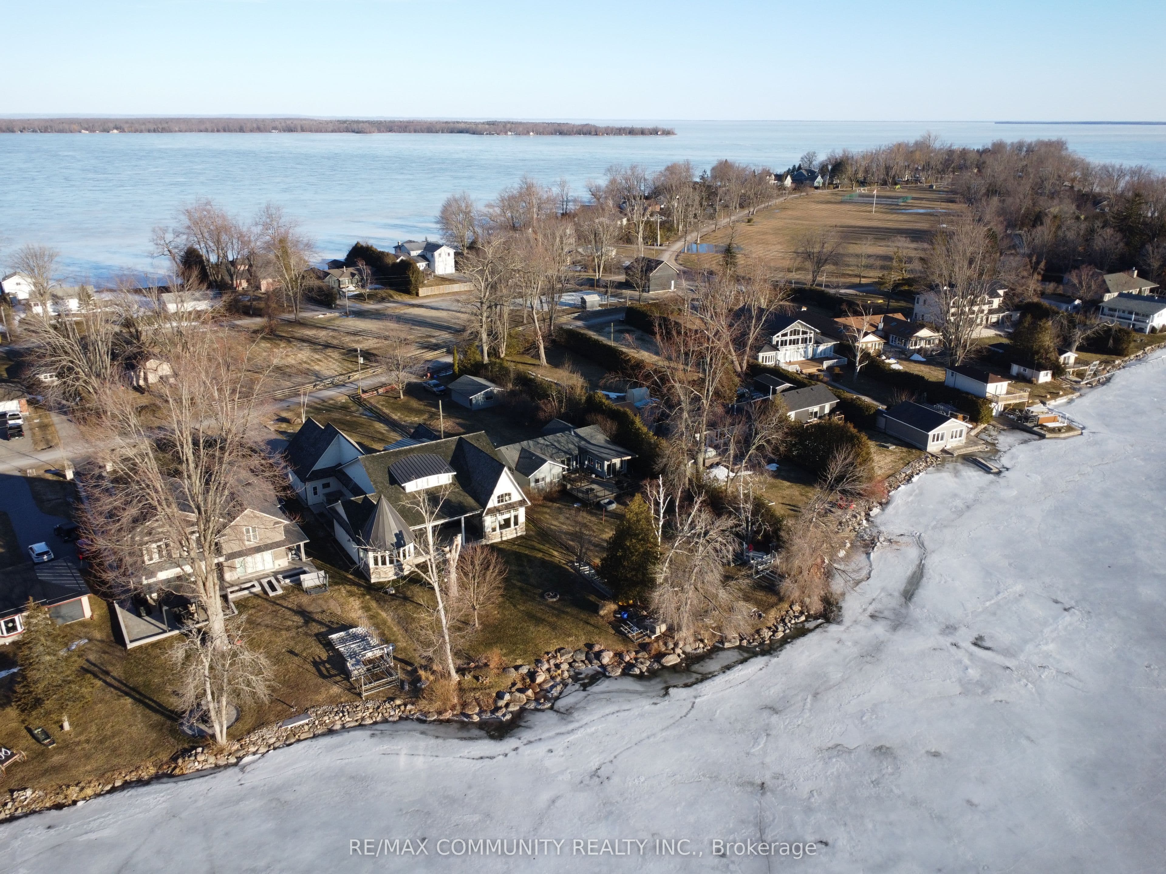 579 Duclos Point Road photo 1