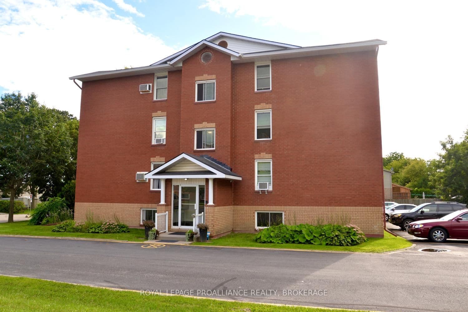 Unit 205 540 Talbot Place photo 1