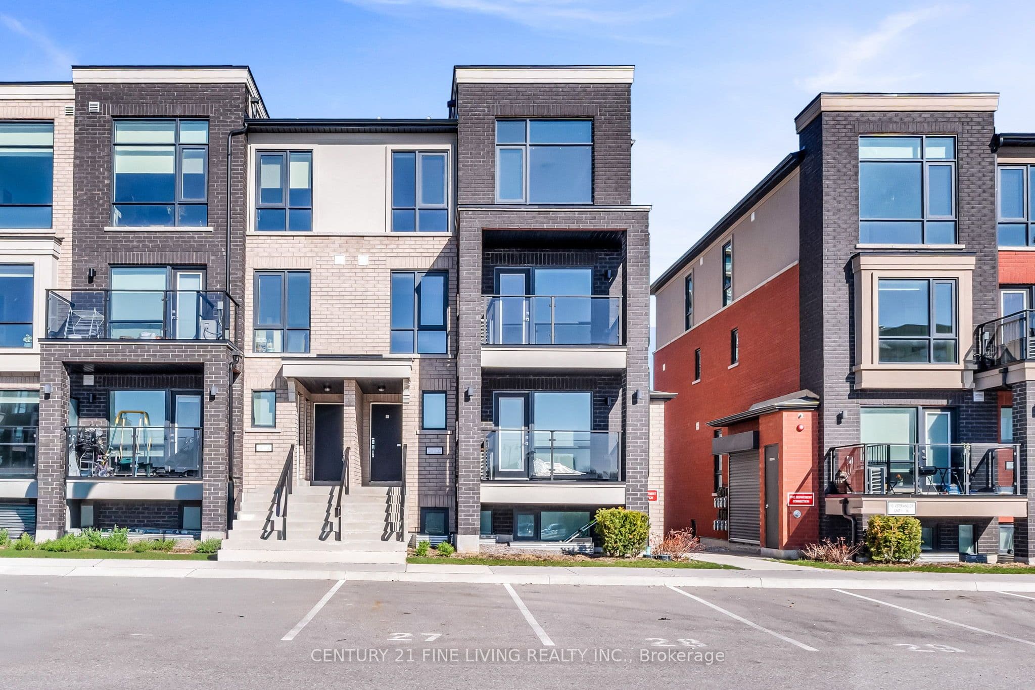 Unit 17 185 Veterans Drive photo 1