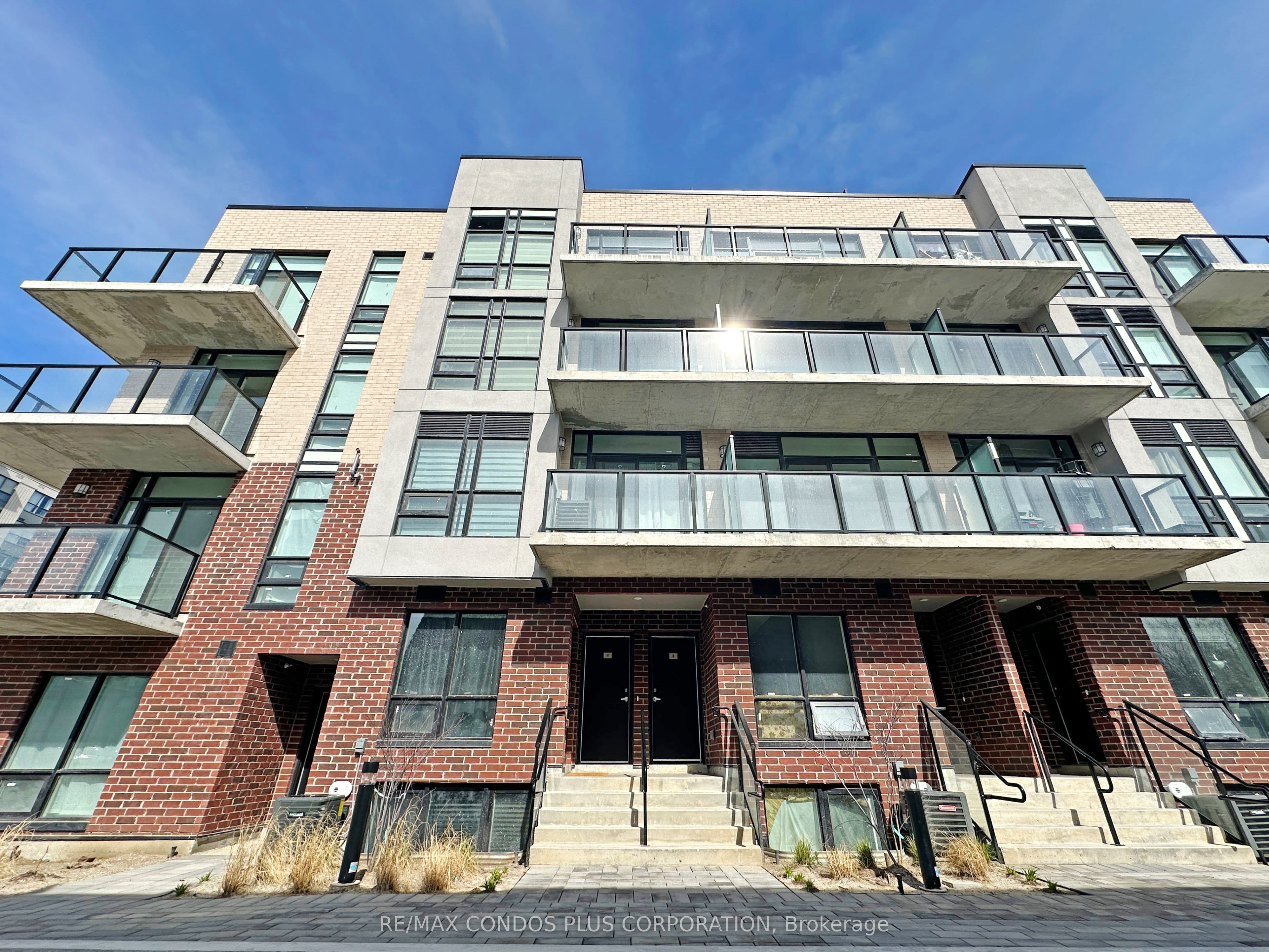 Unit 9 871 Sheppard Avenue photo 1