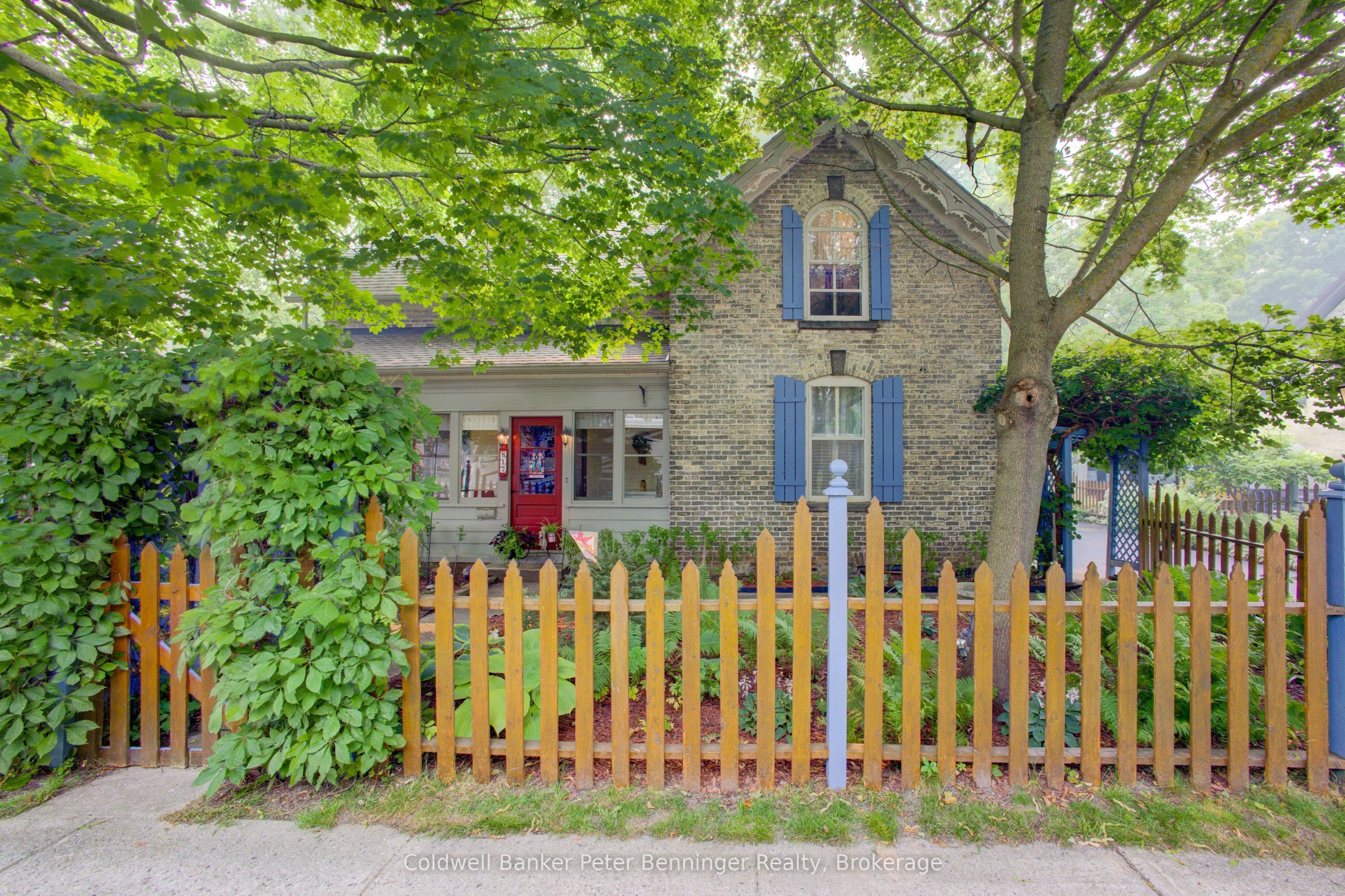 817 OLDE VICTORIA Street photo 1