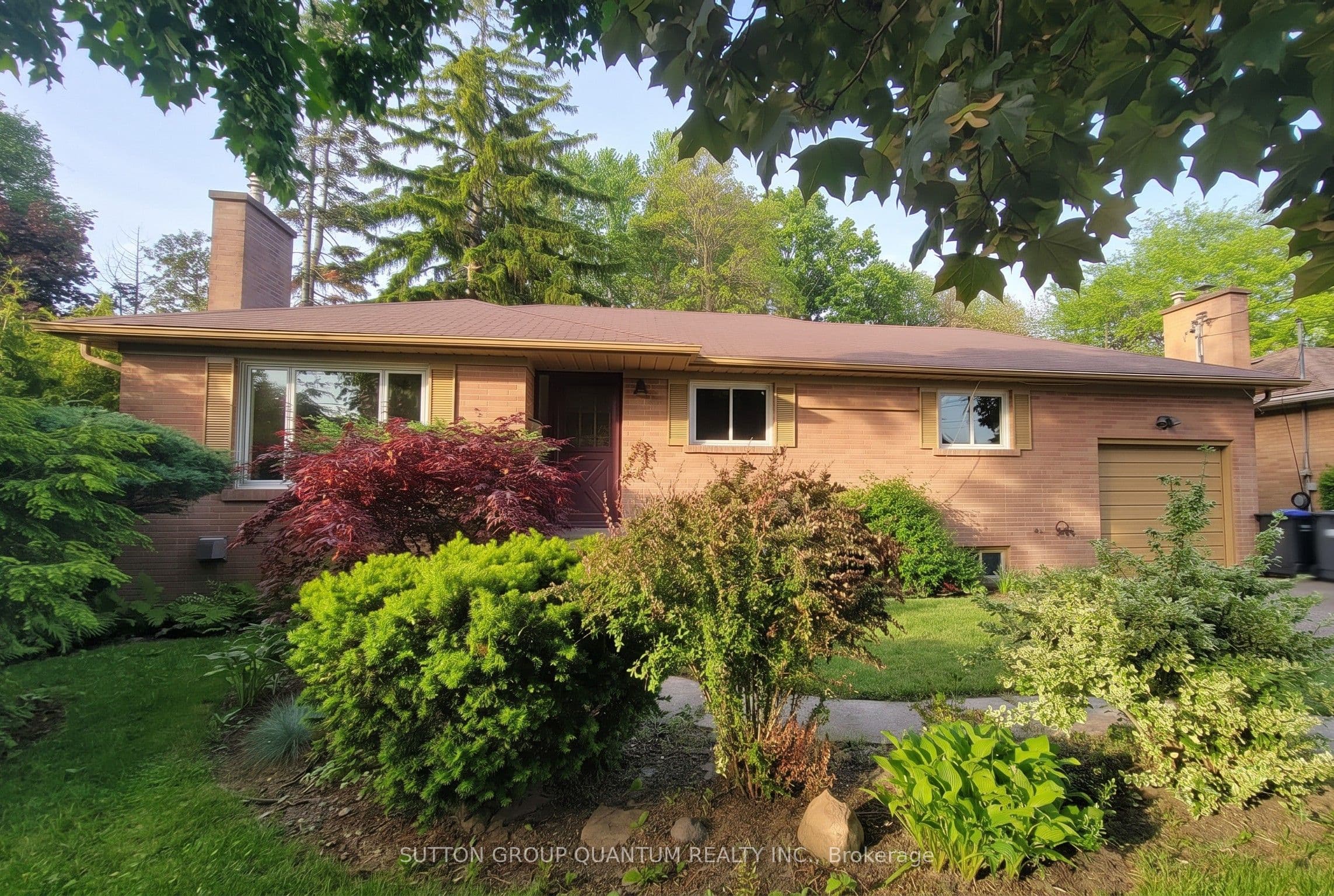 2395 Edenhurst Drive photo 1