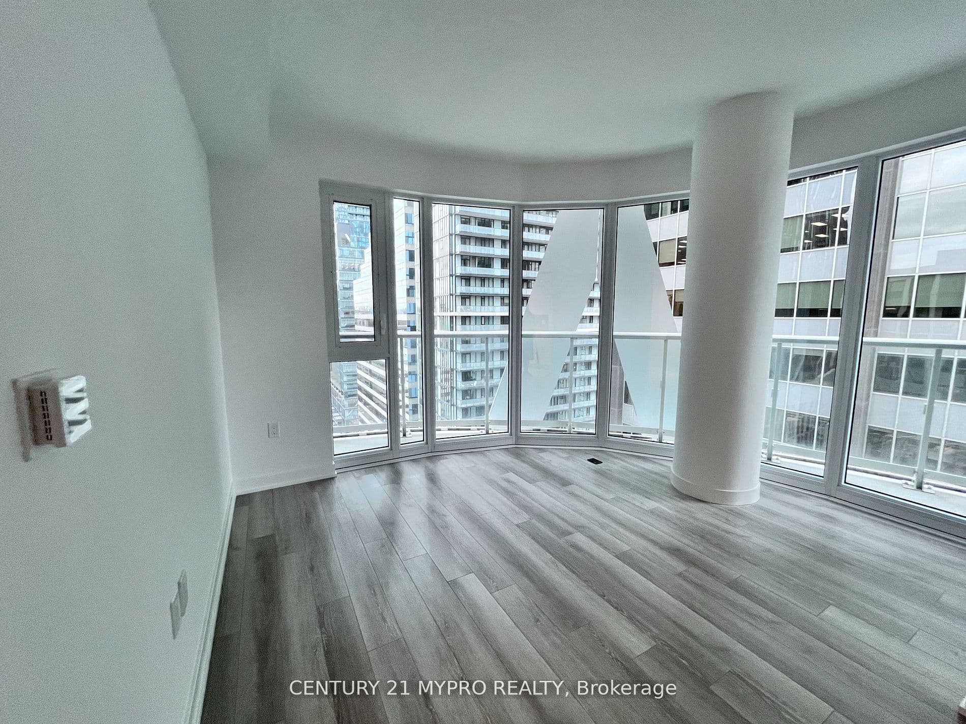 Unit Unit 1528 2nd Bedroom 230 Simcoe Street photo 1