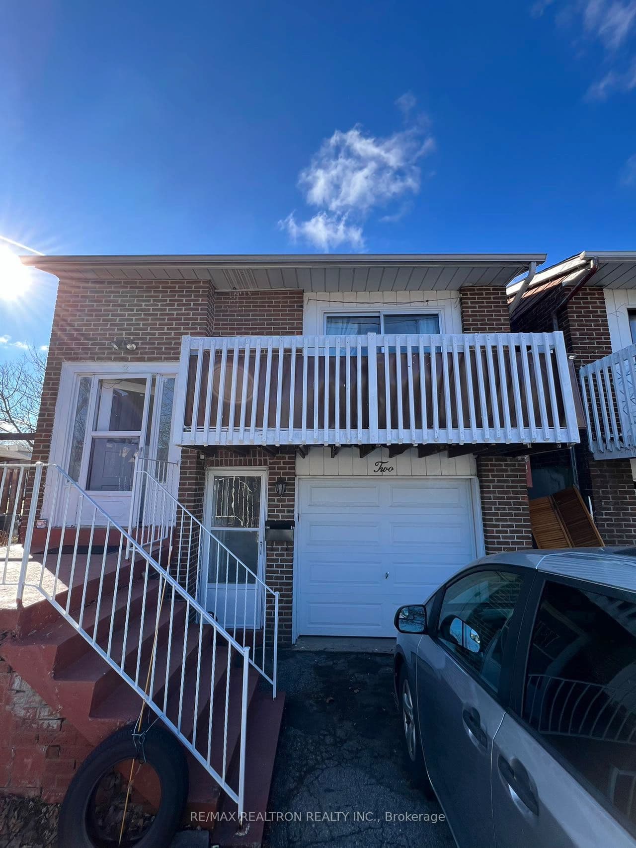 Unit Upper 2 Plum Brook Crescent photo 1
