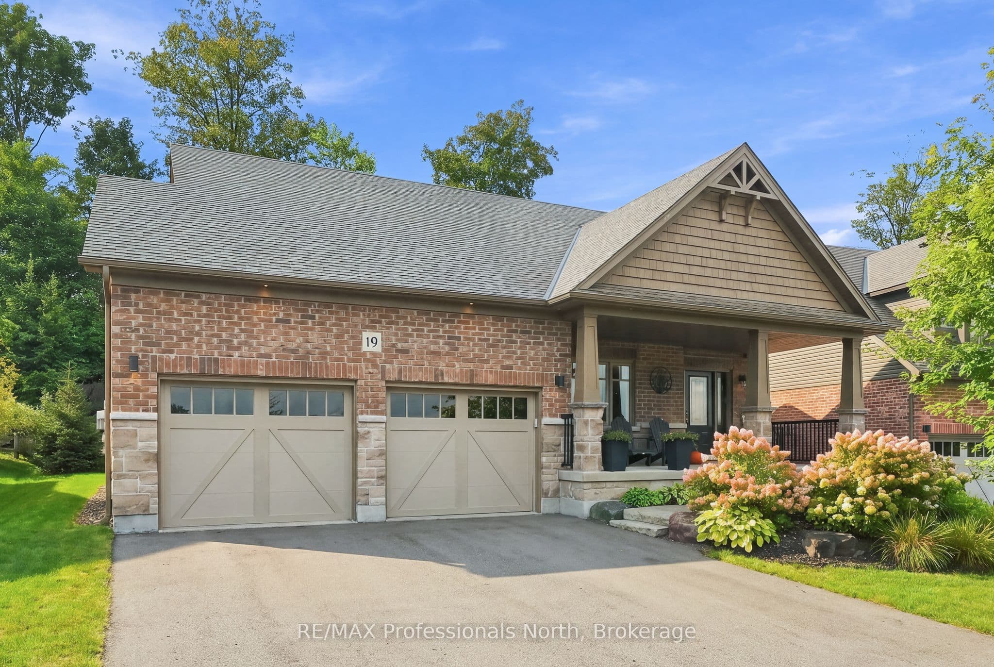 19 Selkirk Drive photo 1