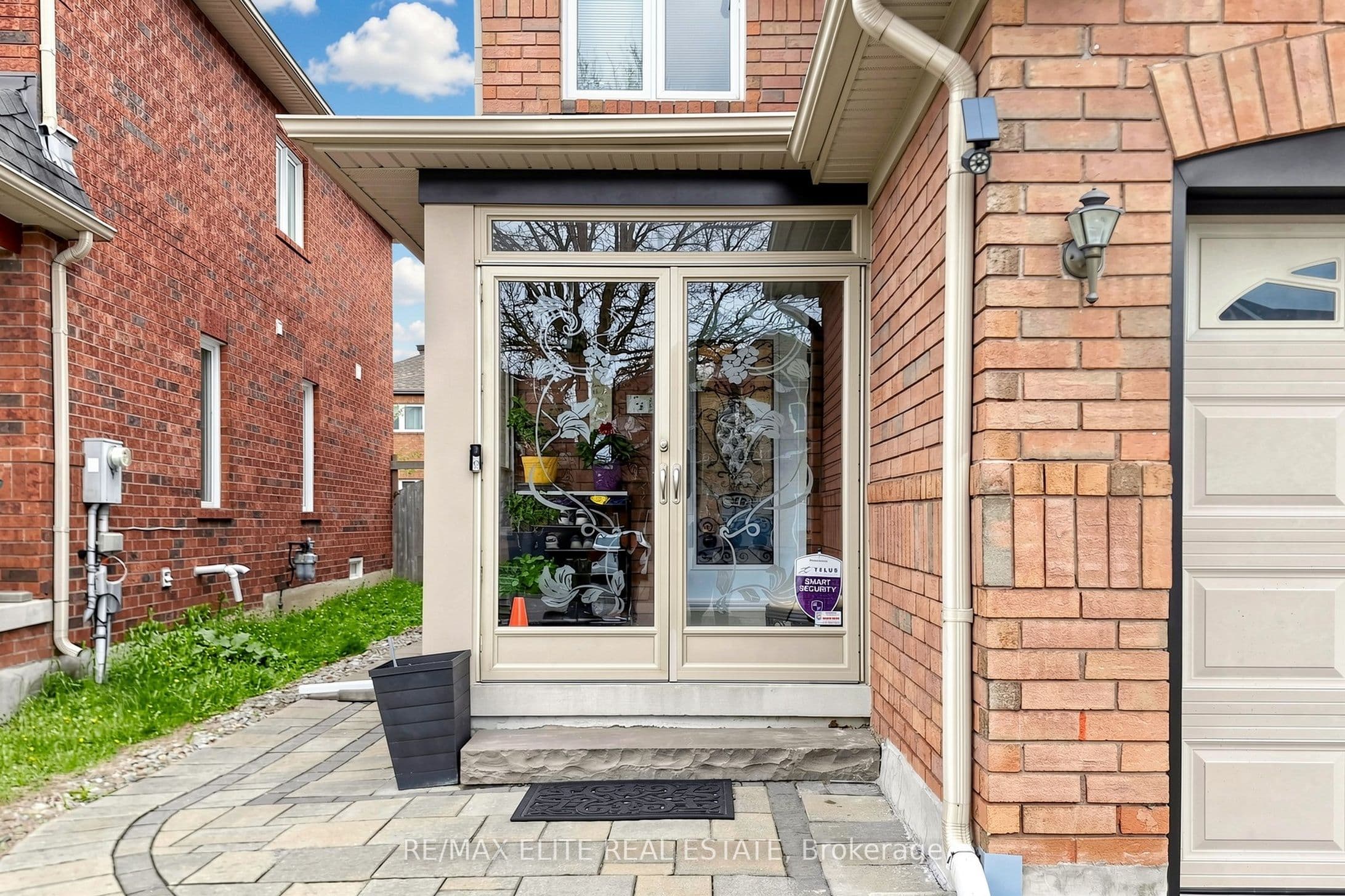 54 National Pine Drive photo 1