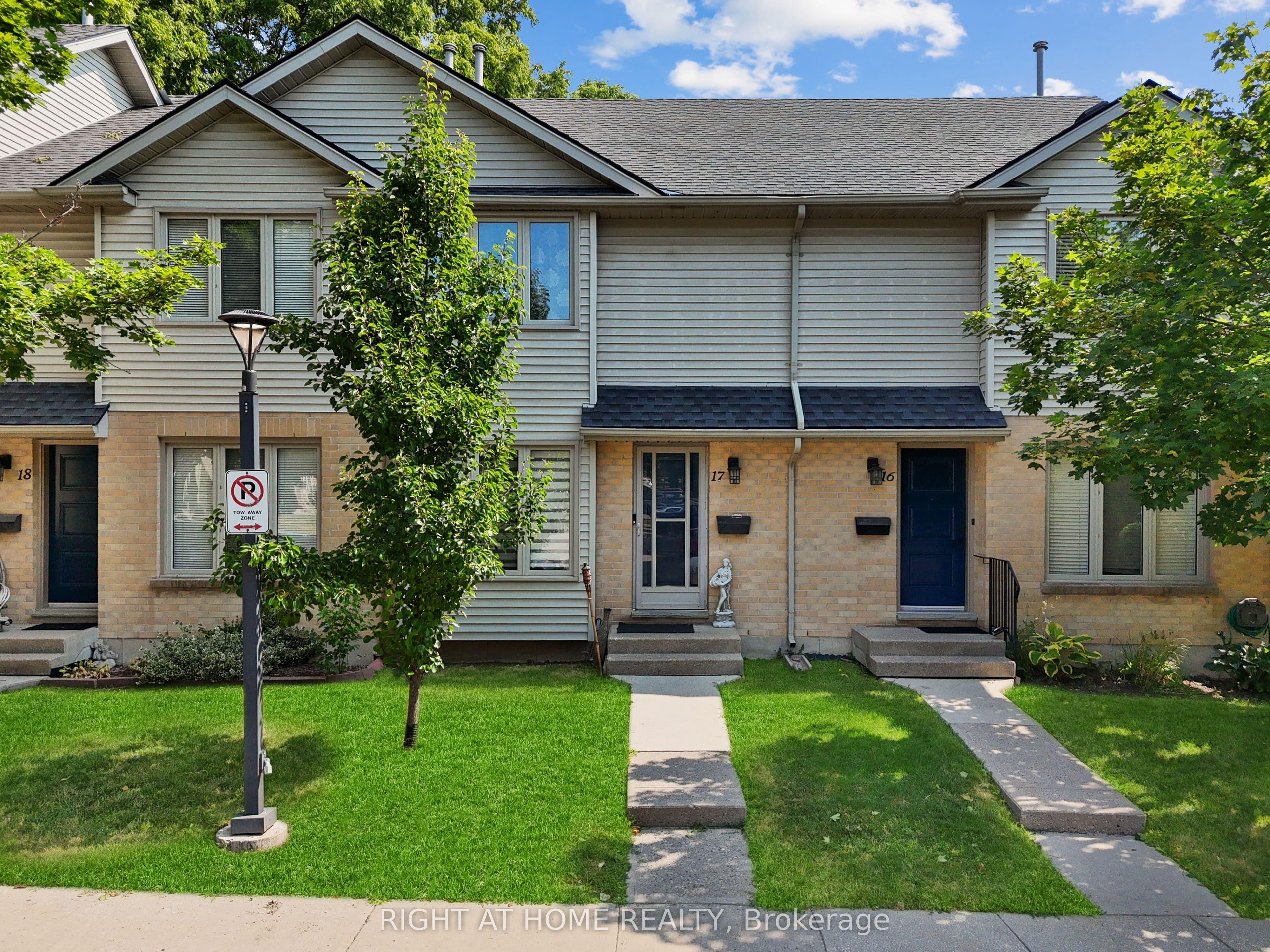 Unit 17 925 Lawson Road photo 1