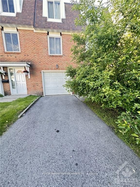 1833 AXMINSTER Court photo 1