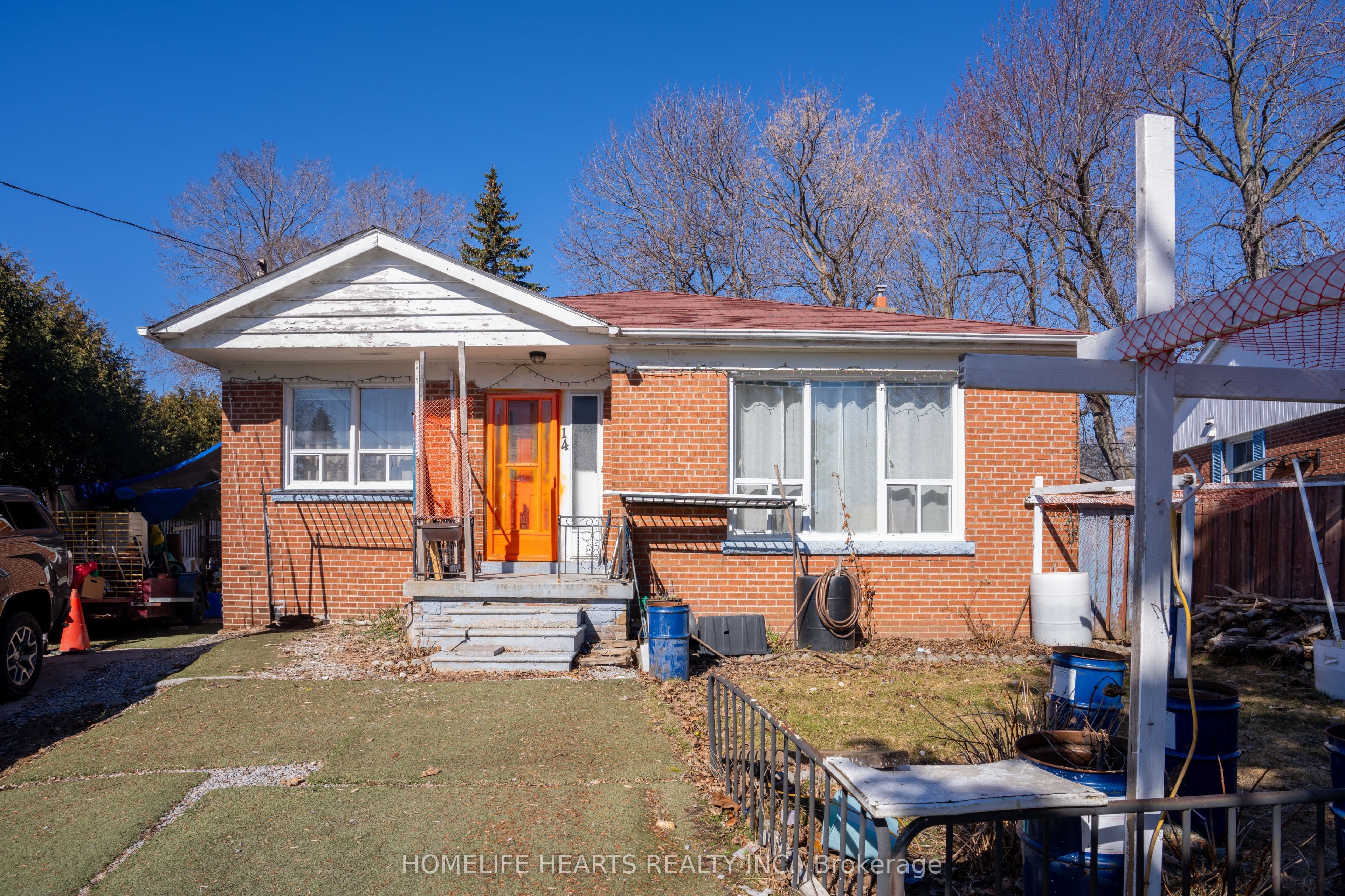 14 Mackinac Crescent photo 1