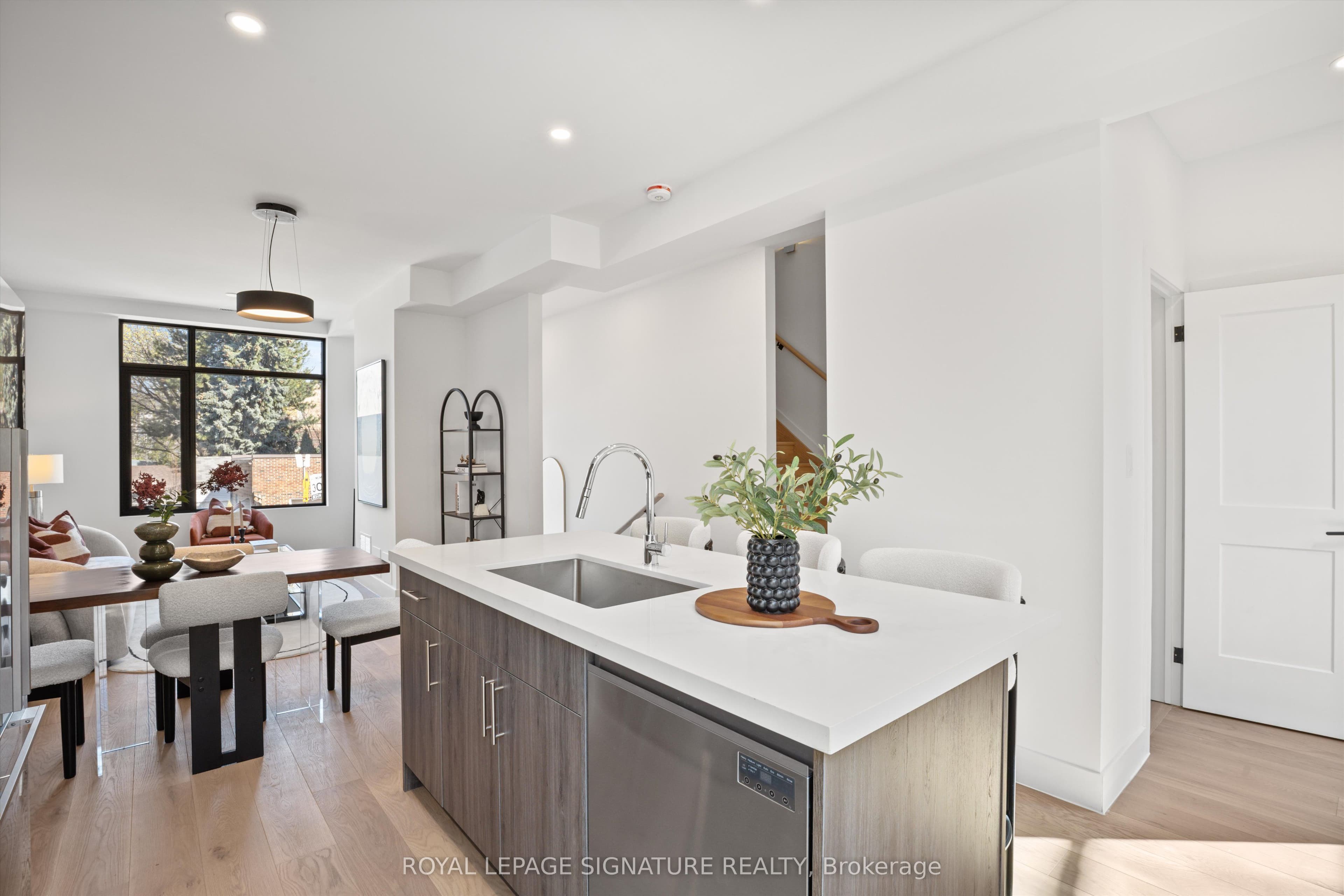Unit Main/Upper 3 Heydon Park Road photo 1