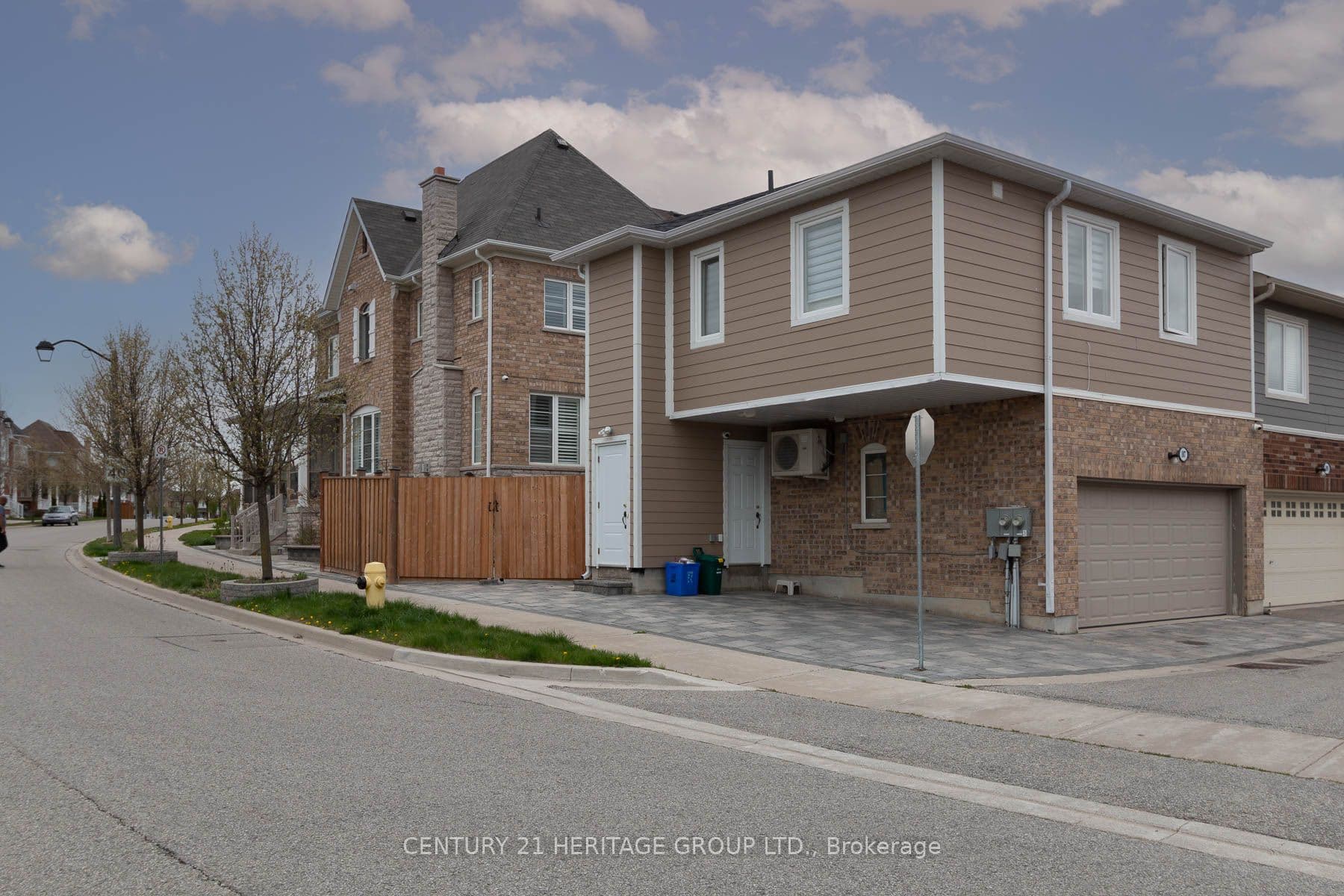 107 Lawrence Pilkington Avenue photo 1