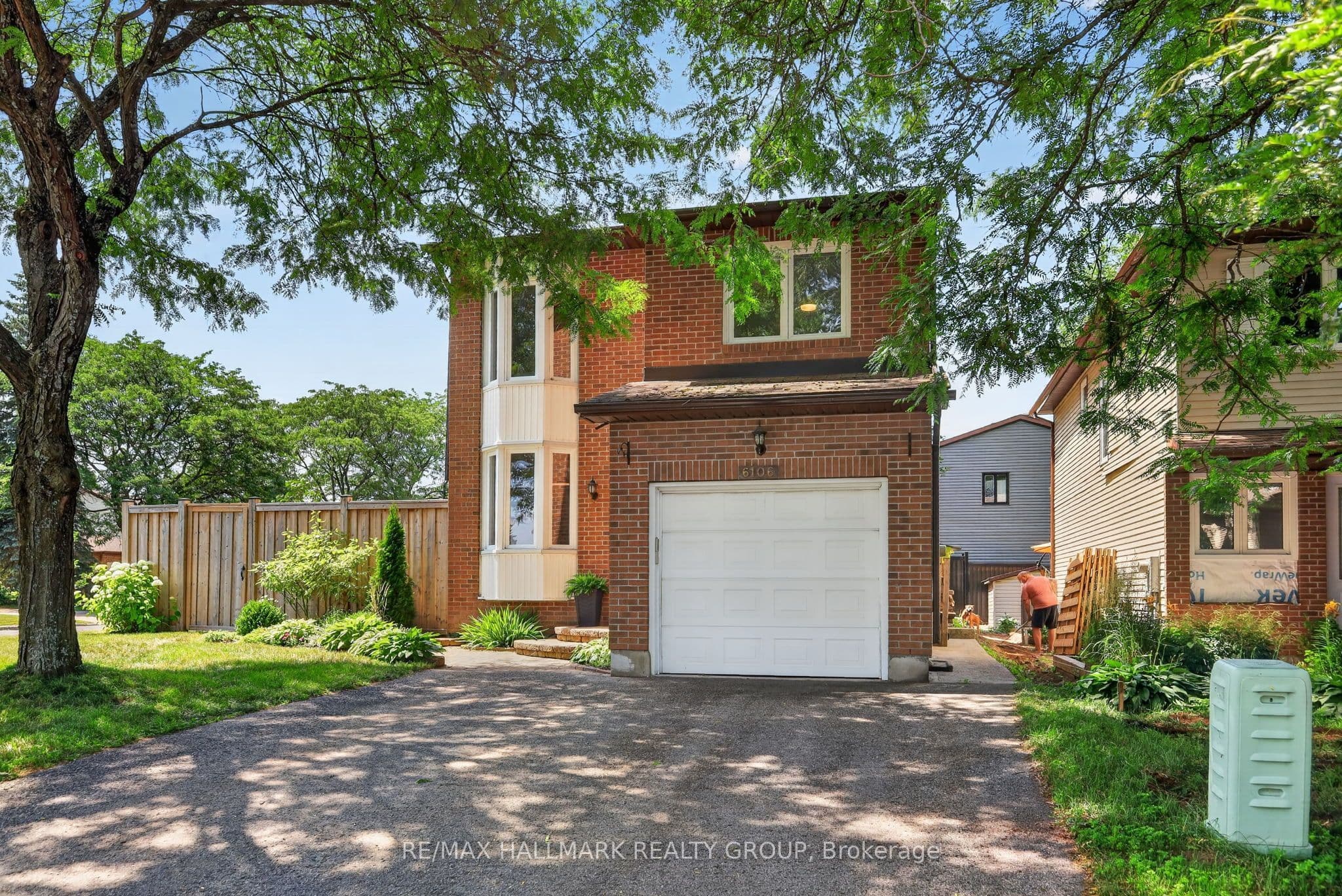 6106 Meadowhill Crescent photo 1