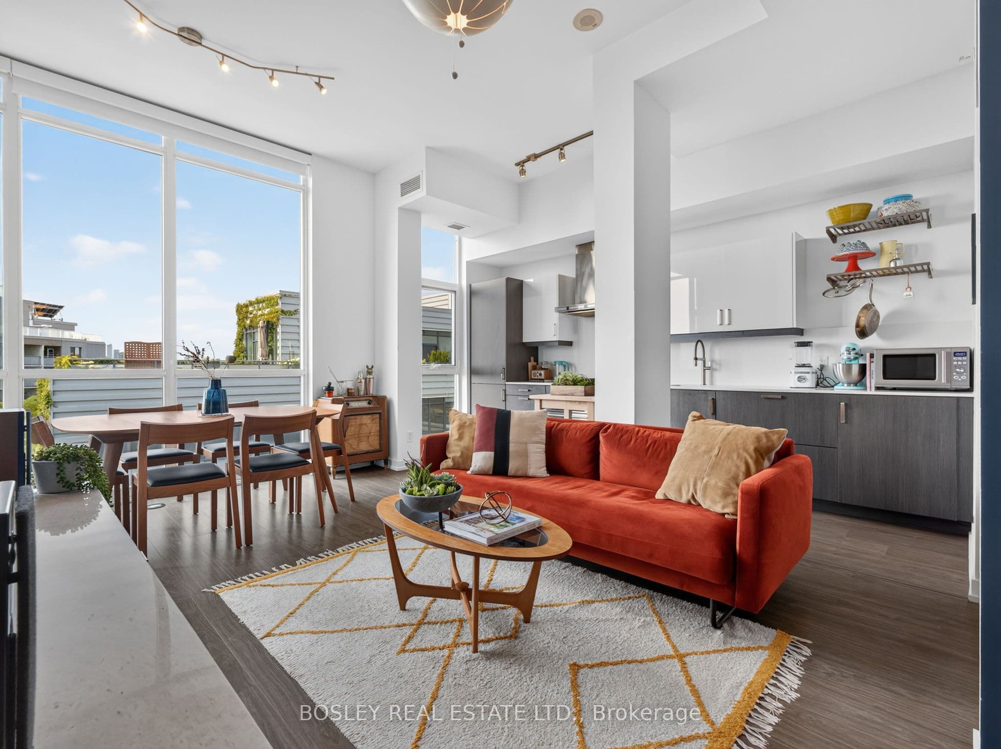 Unit 801 36 Howard Park Avenue photo 1