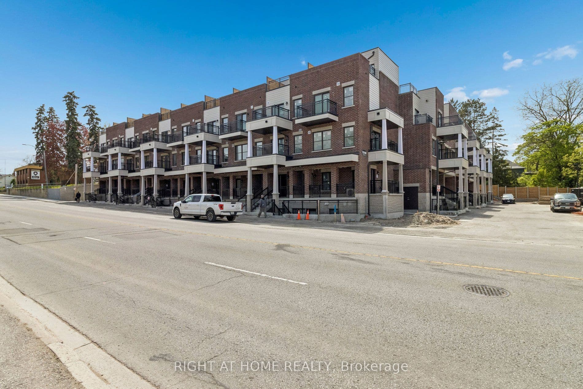Unit 206 15100 Yonge Street photo 1