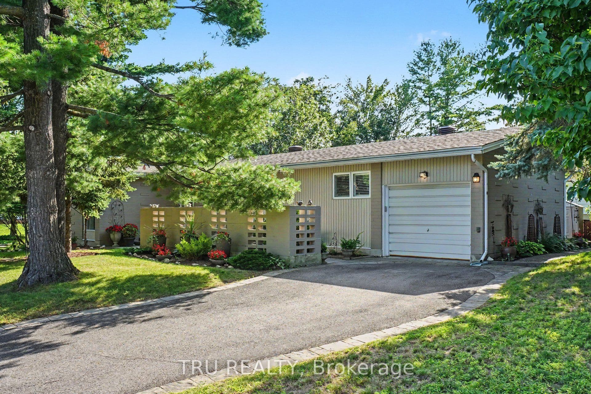 1174 Cameo Drive photo 1