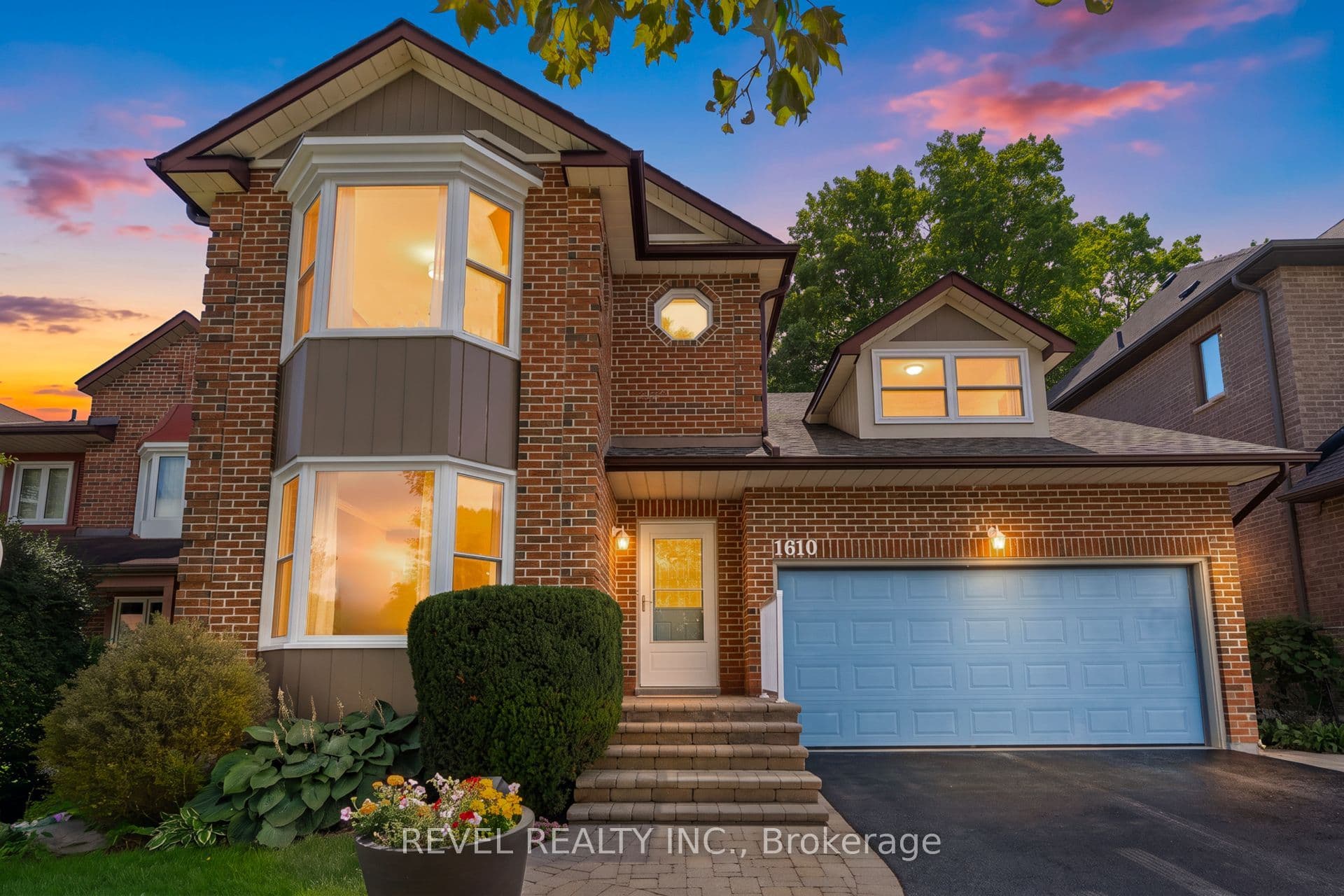 1610 Heathside Crescent photo 1
