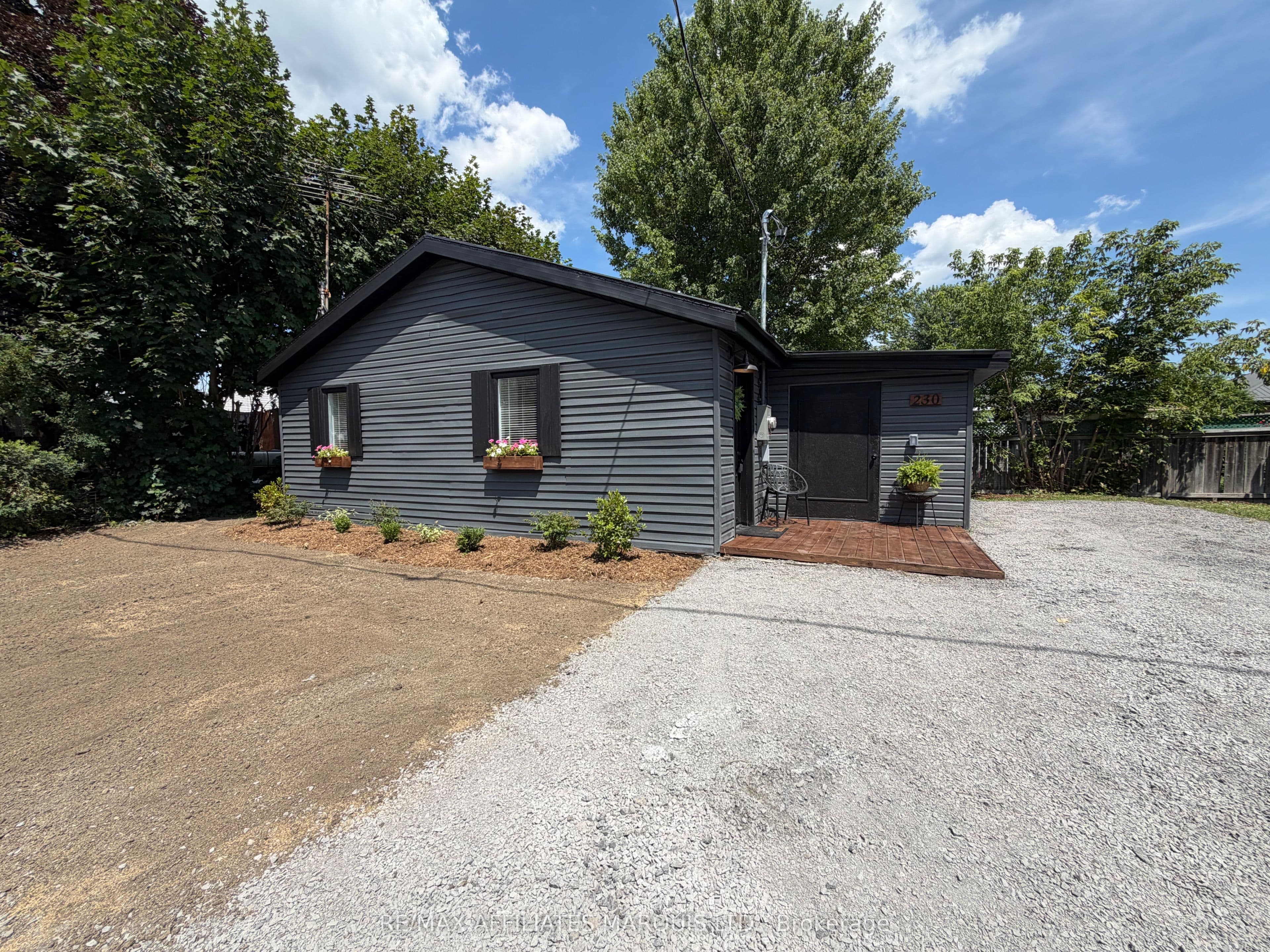230 Boundary Road photo 1
