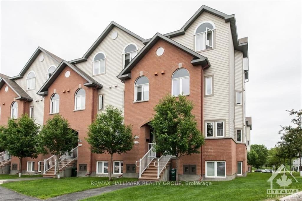 Unit 337 49 Jardin Private photo 1