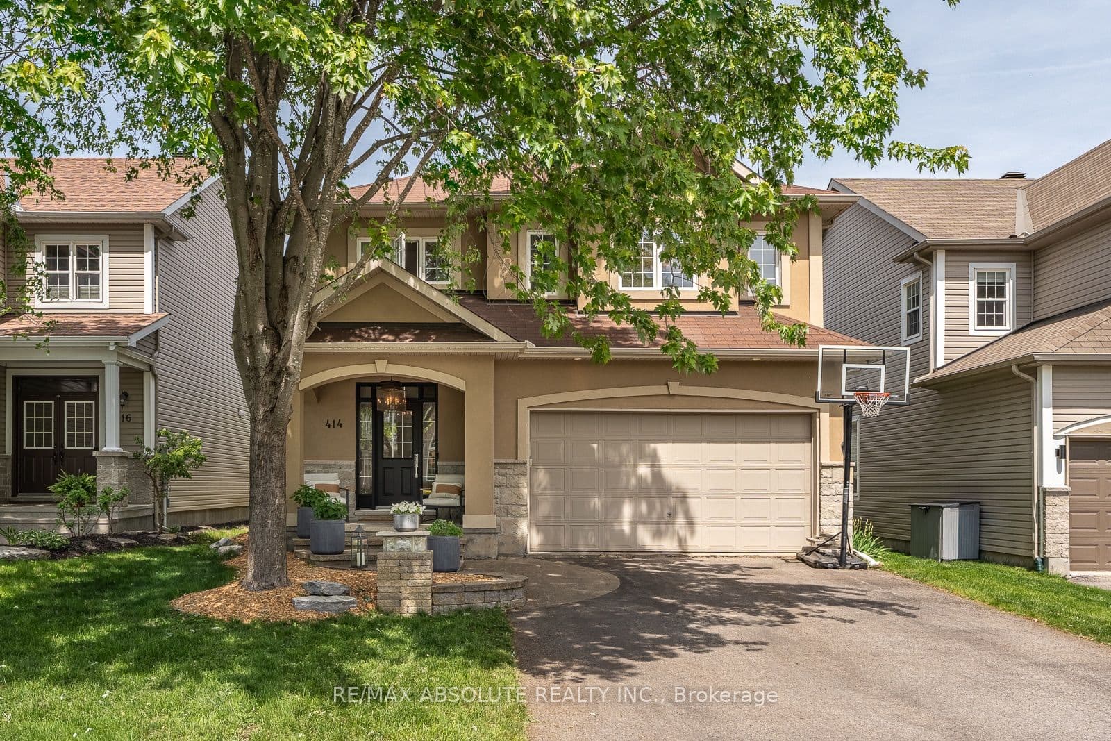 414 LANDSWOOD Way photo 1