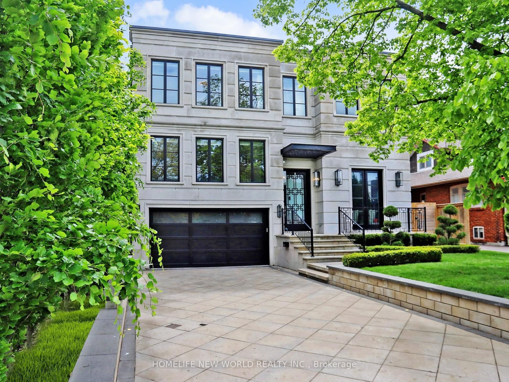154 Yonge Boulevard photo 1