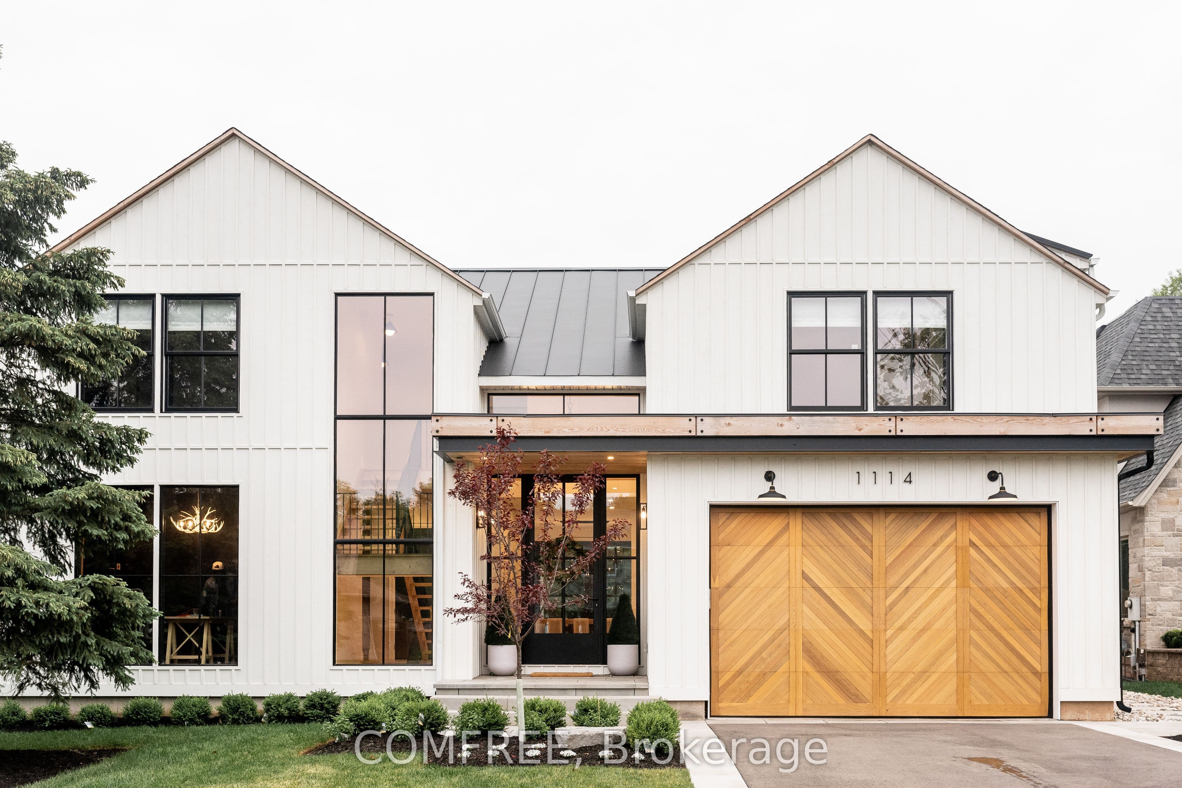 1114 TRUMAN Avenue photo 1