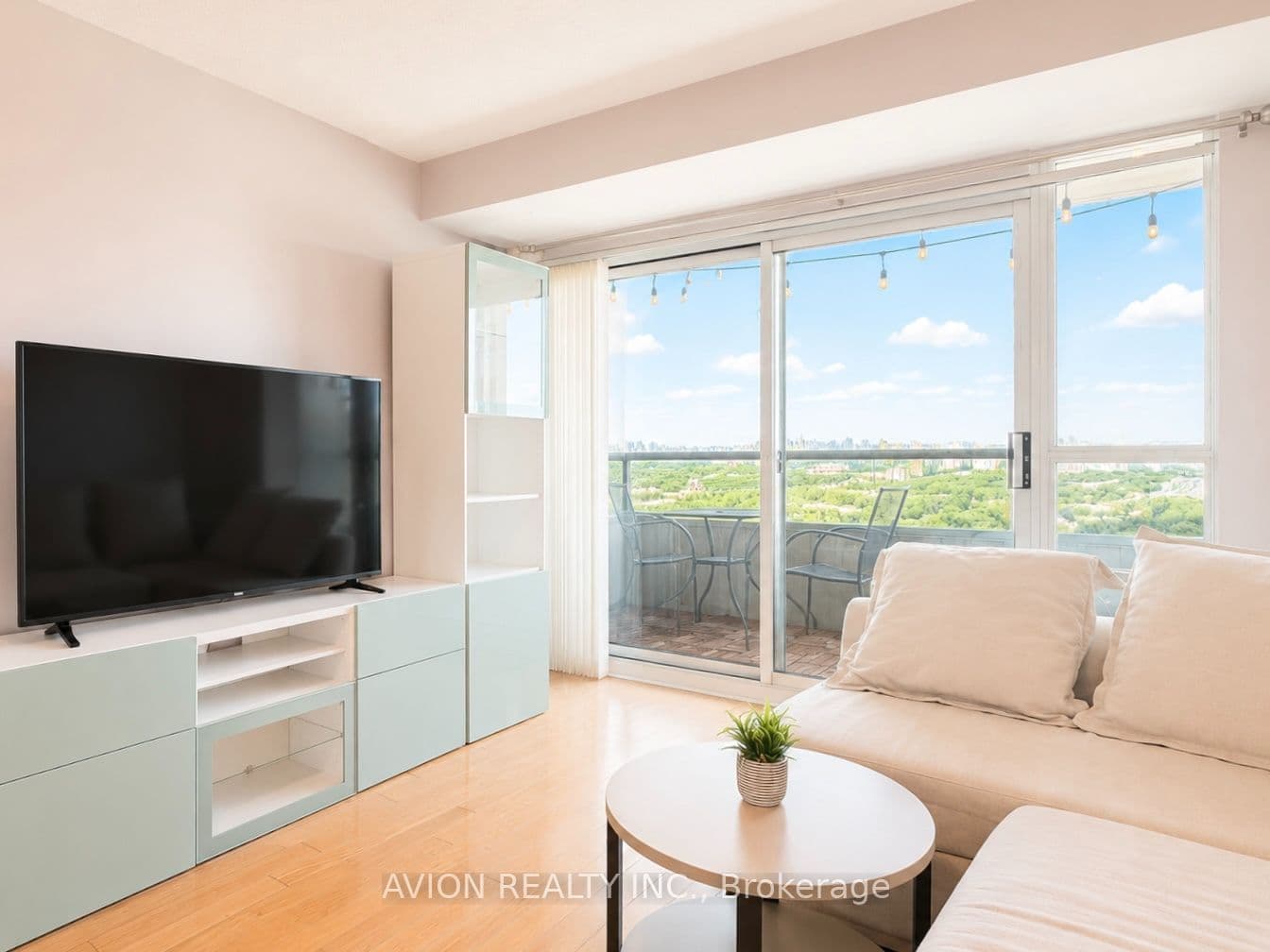 Unit 1909 16 Harrison Garden Boulevard photo 1