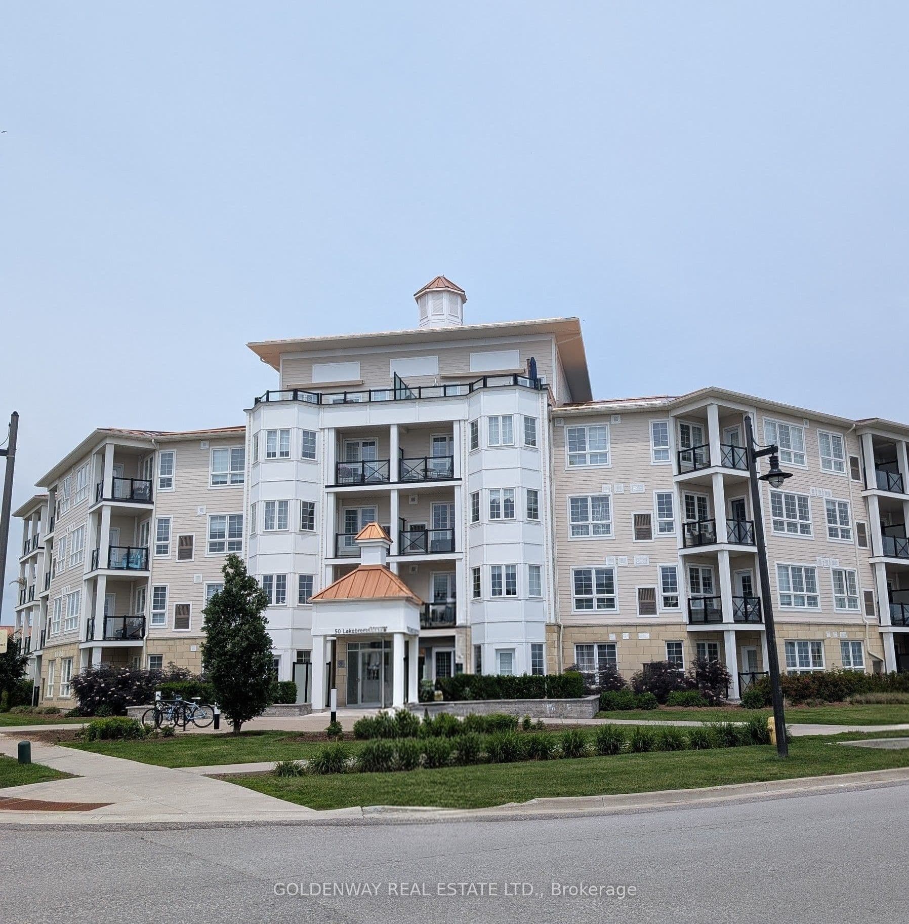 Unit 307 50 Lakebreeze Drive photo 1