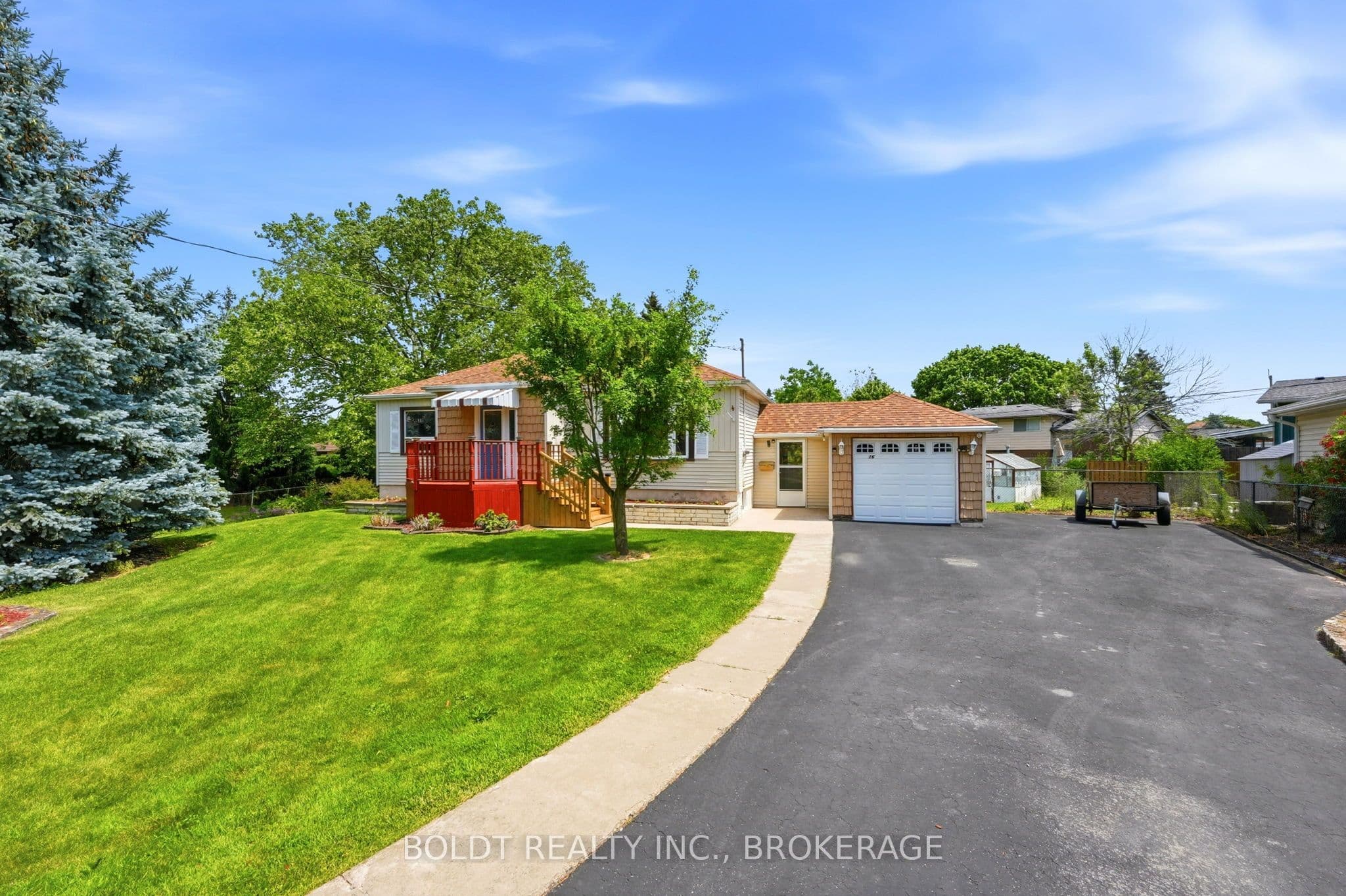 16 Grammar Avenue photo 1