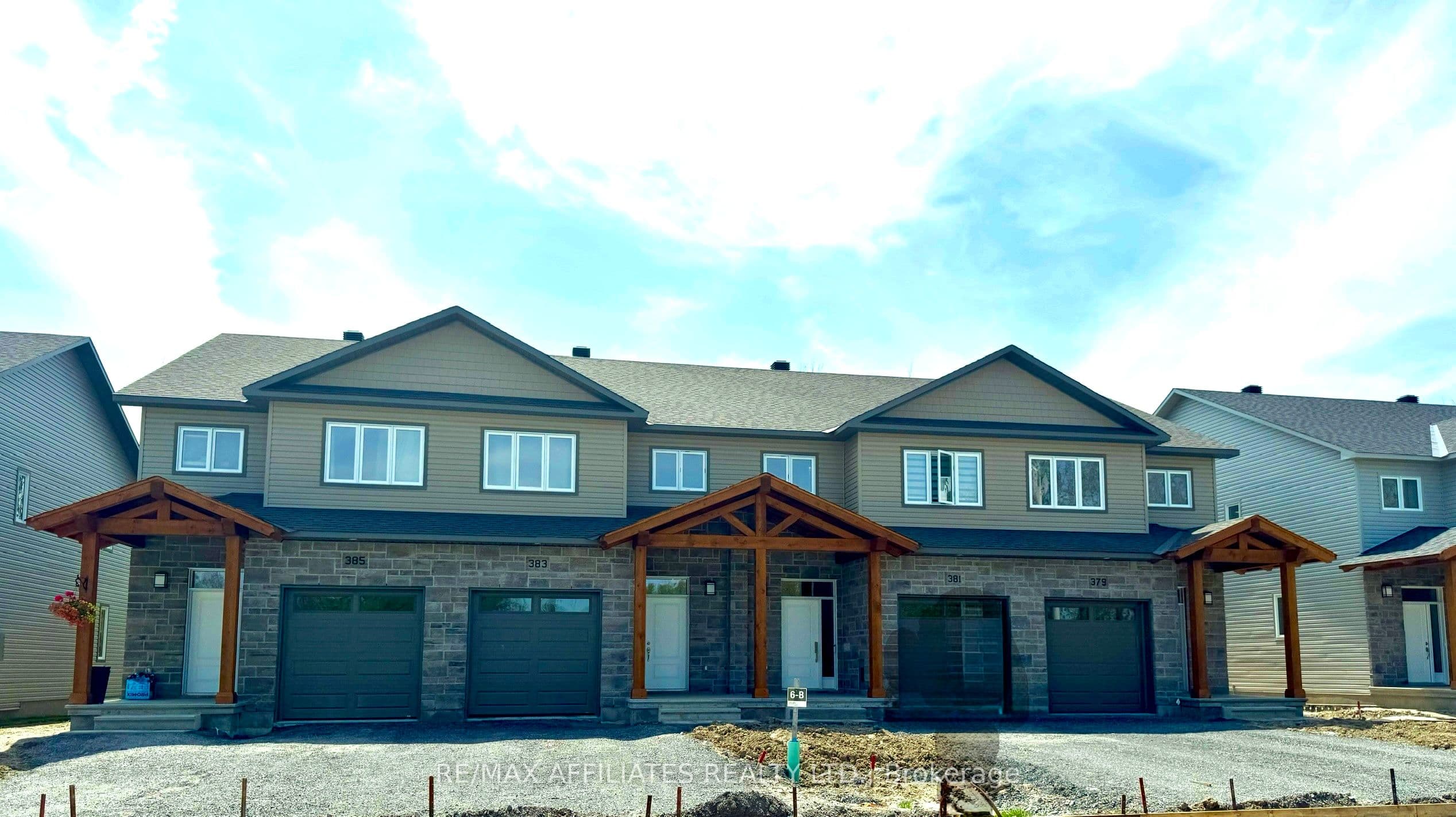 361 VOYAGEUR Place photo 1