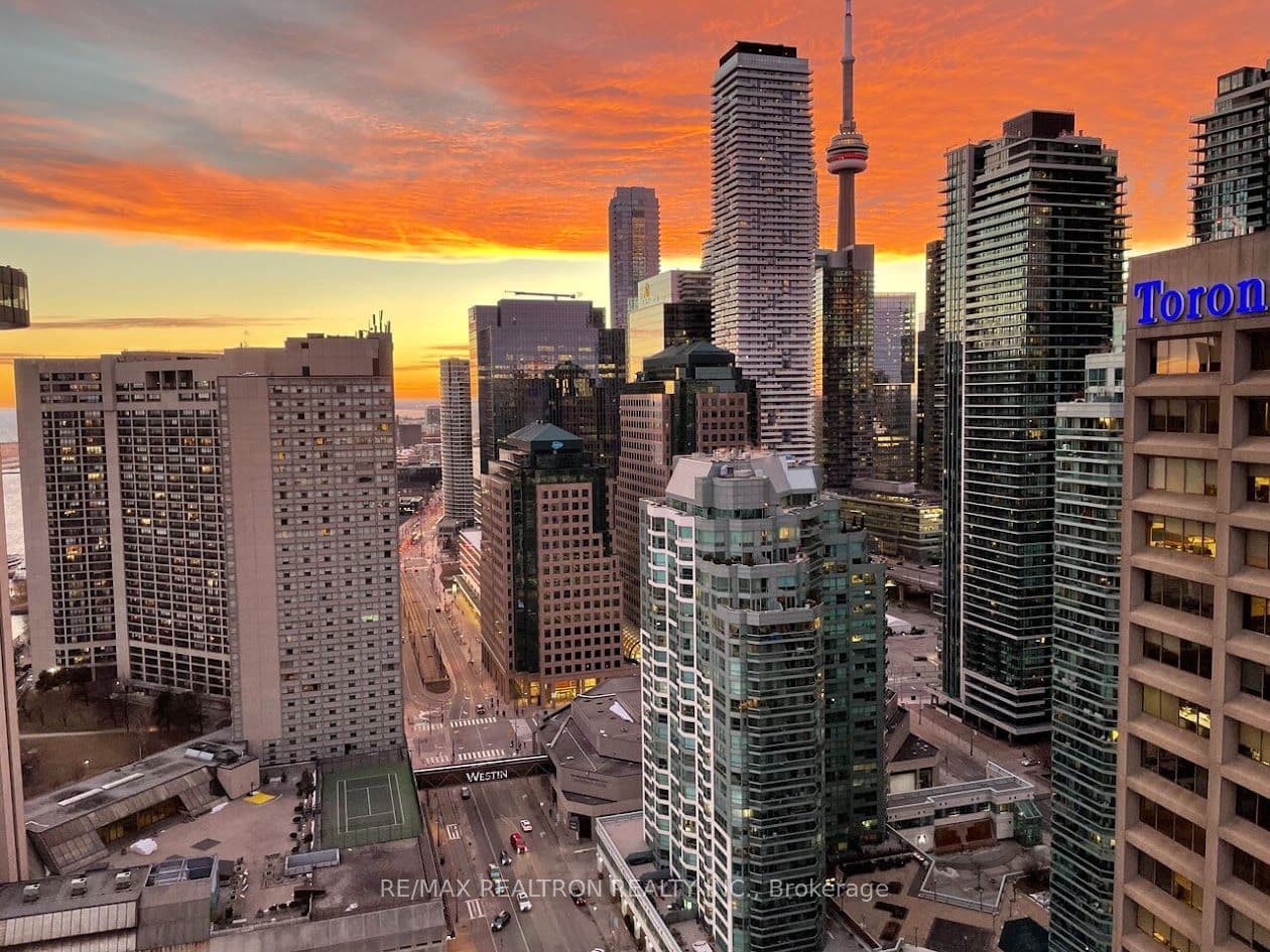 Unit 2404 15 Queens Quay photo 1