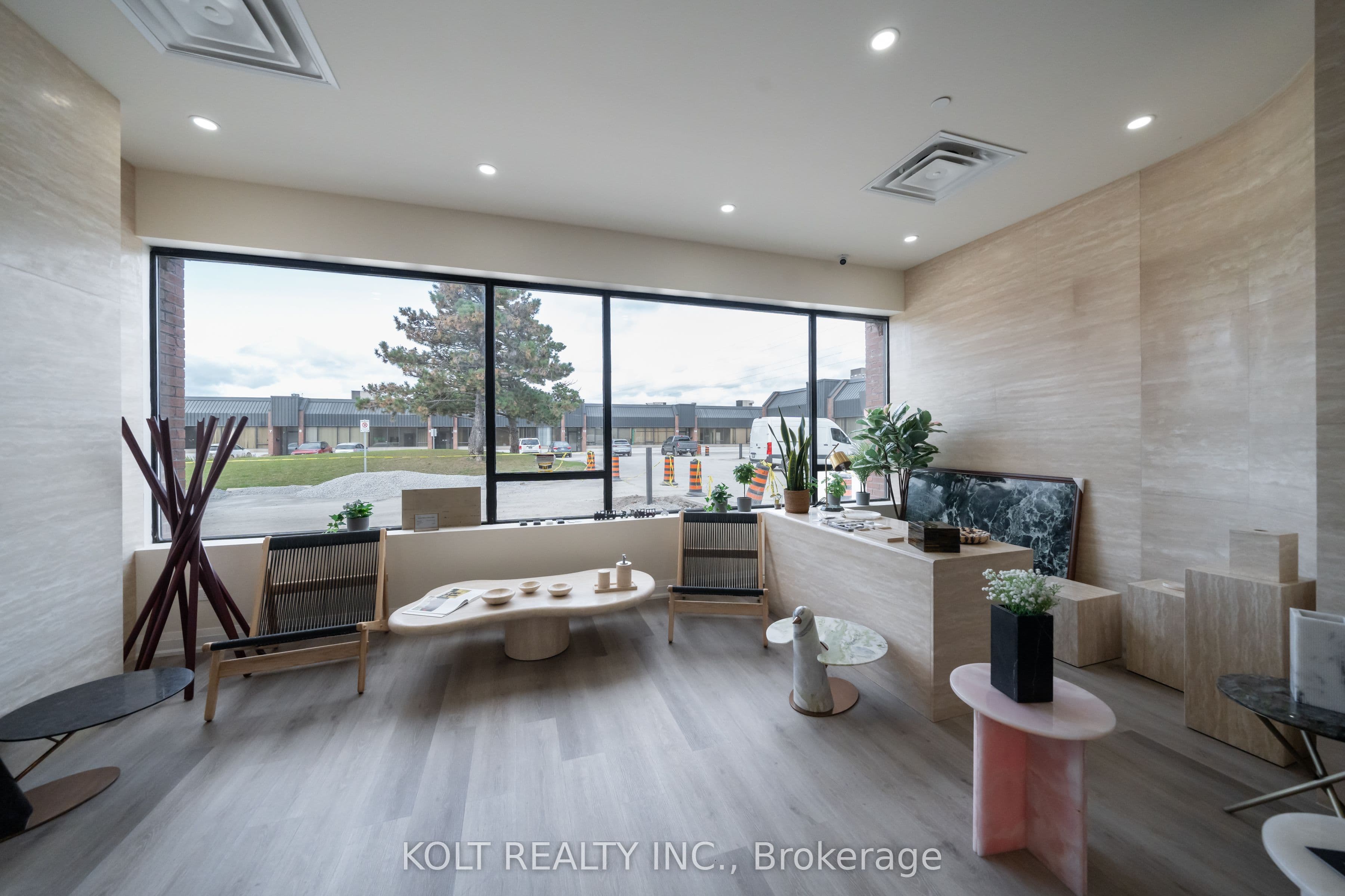 Unit 30 330 Esna Park Drive photo 1