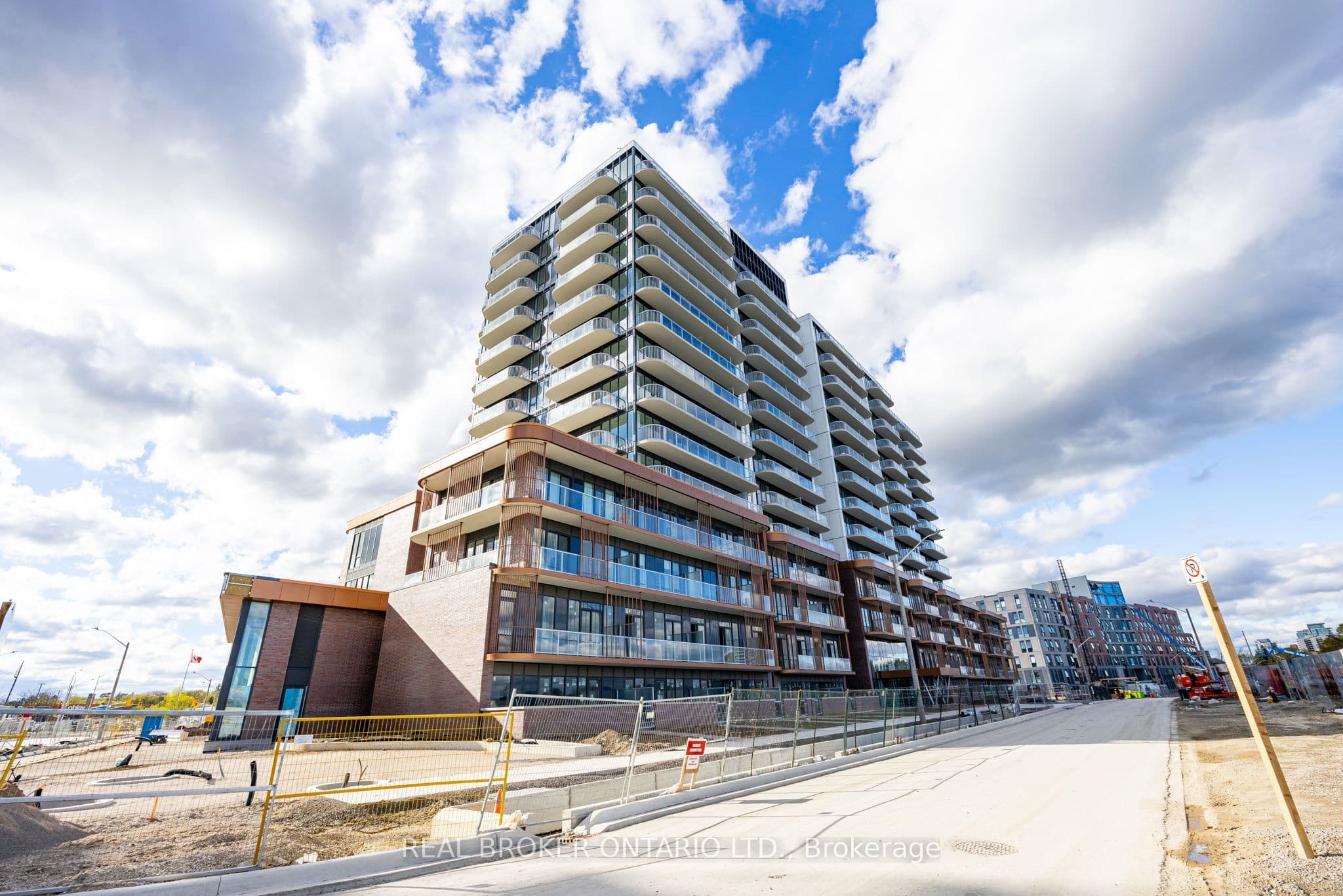 Unit 1117 220 Missinihe Way photo 1