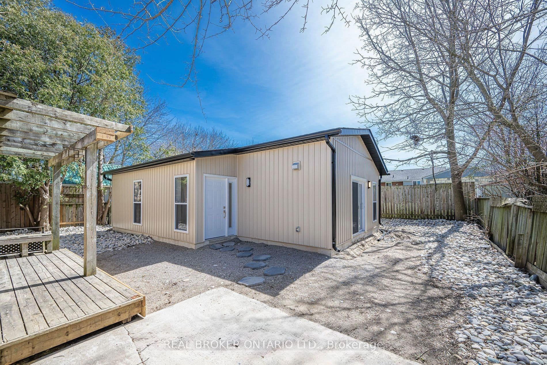 685 Frederick Street photo 1
