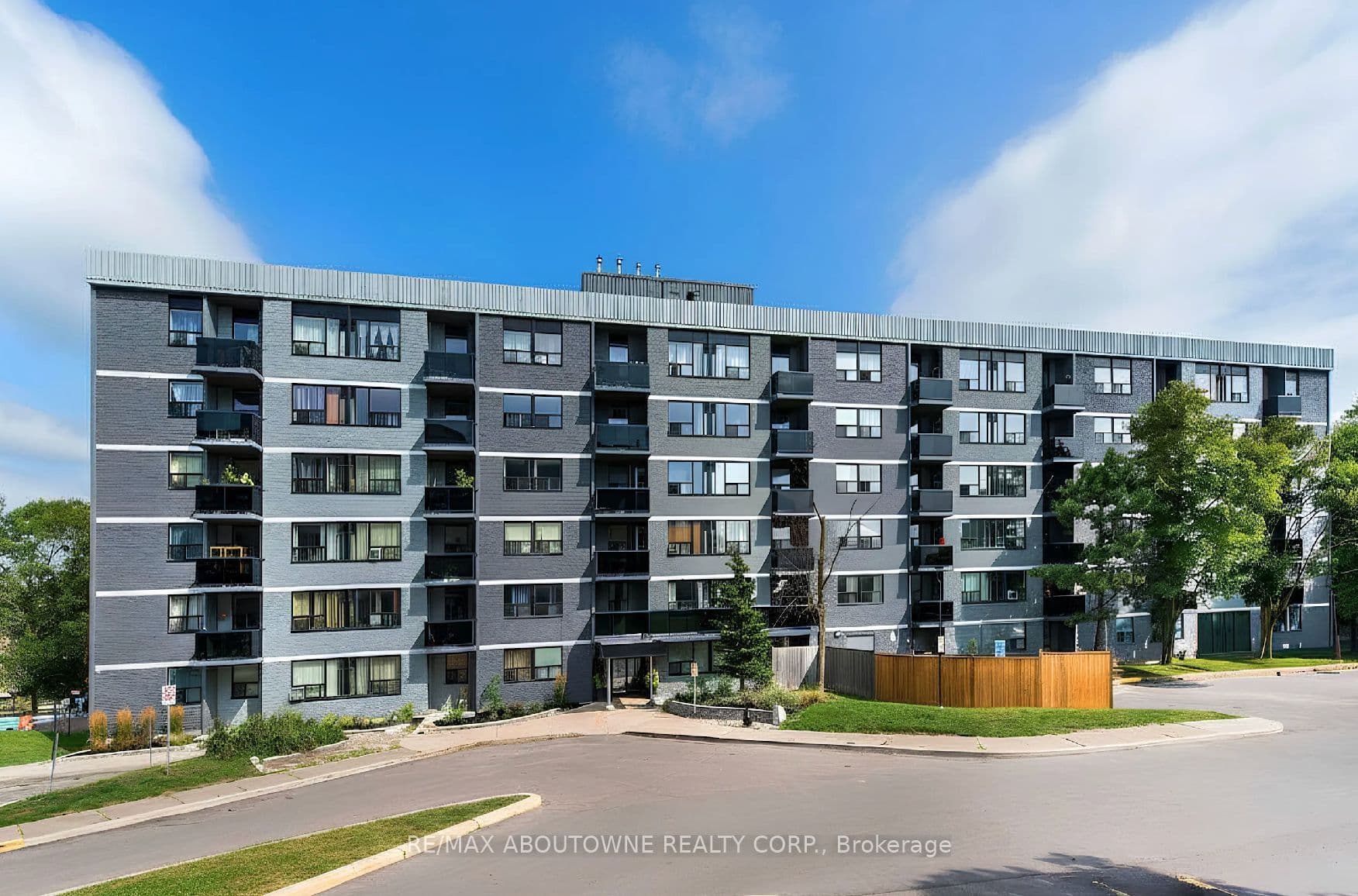 Unit 513 145 Wellington Street photo 1