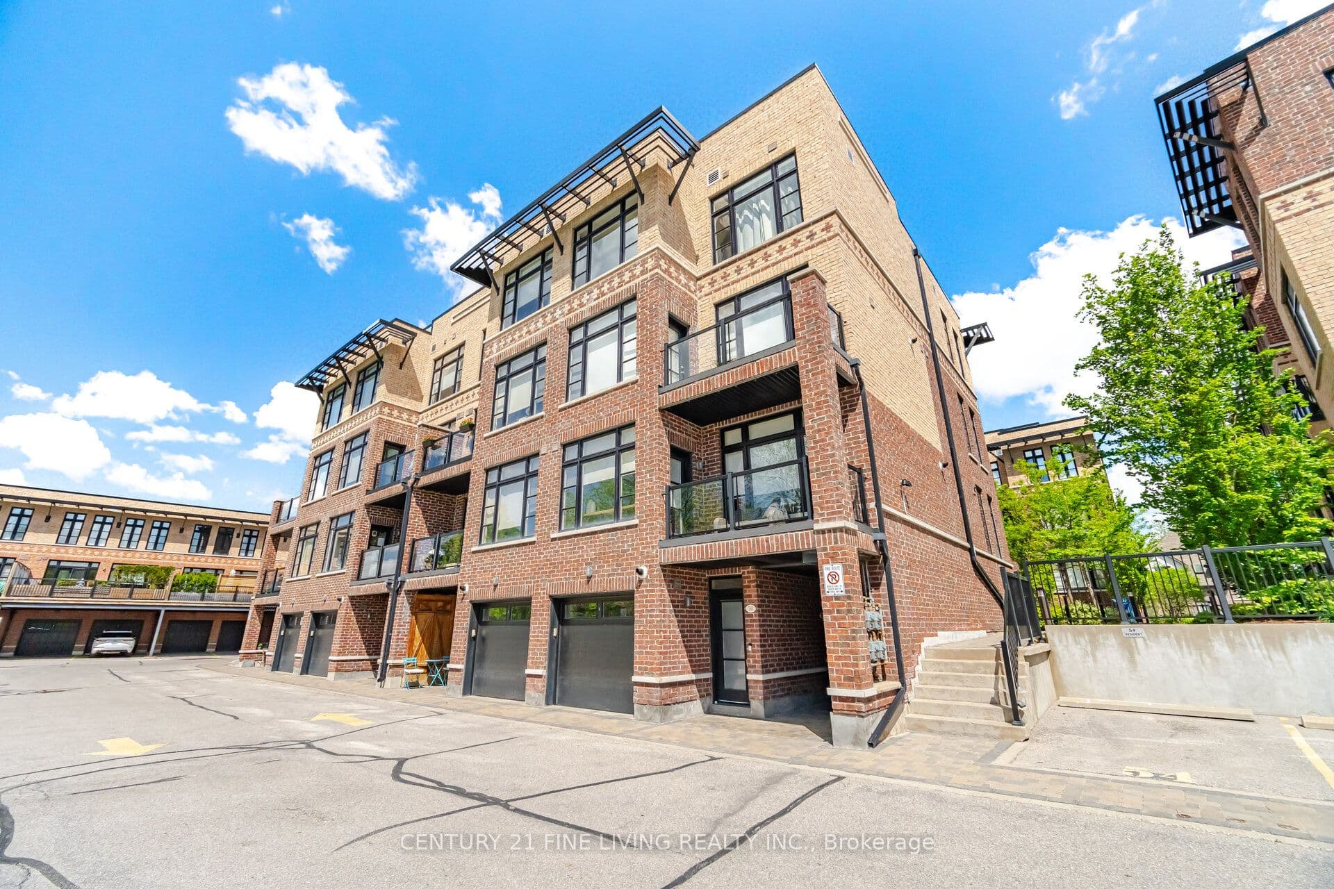 Unit 49 8167 Kipling Avenue photo 1