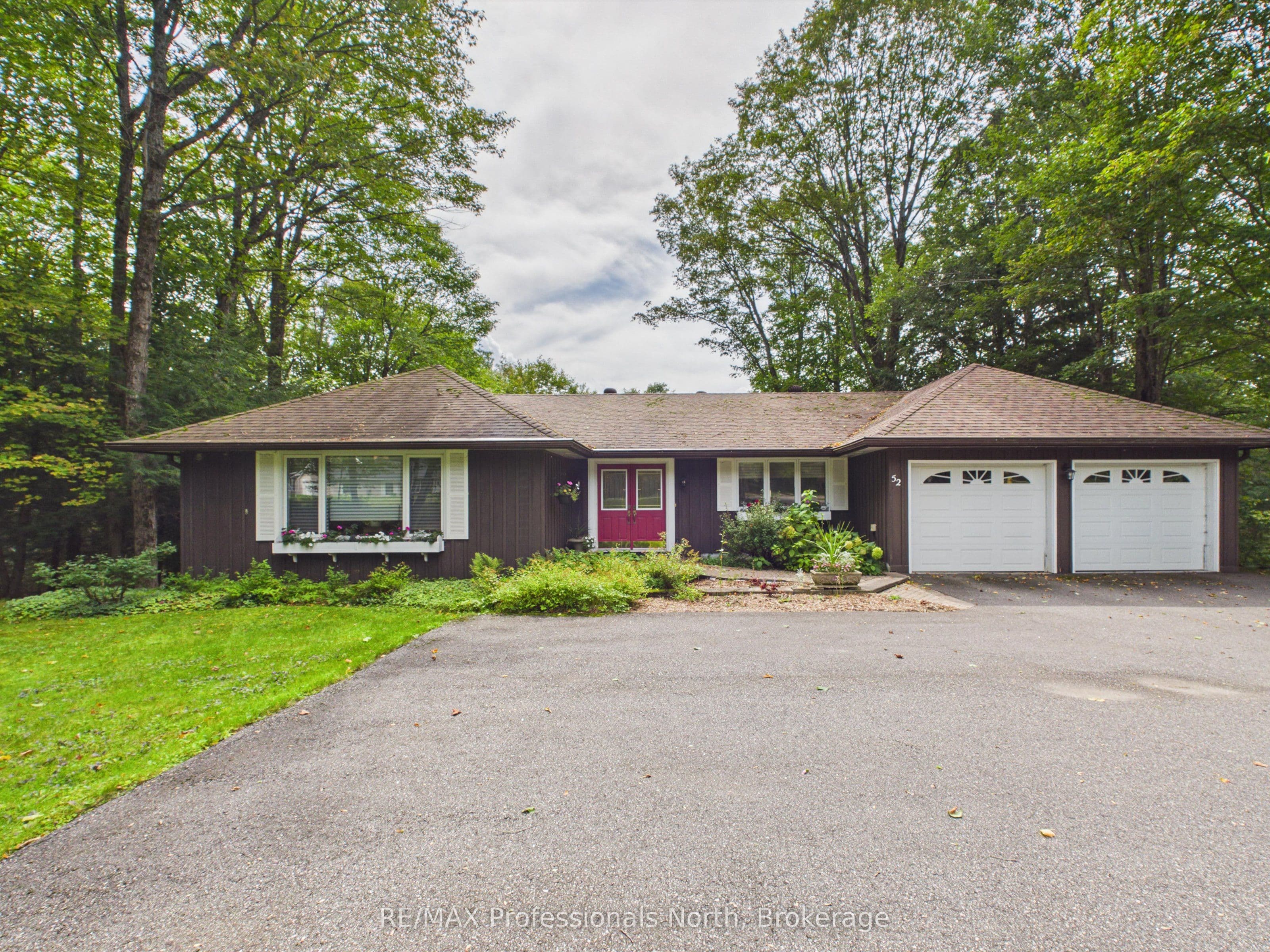 52 Golf Course Road photo 1