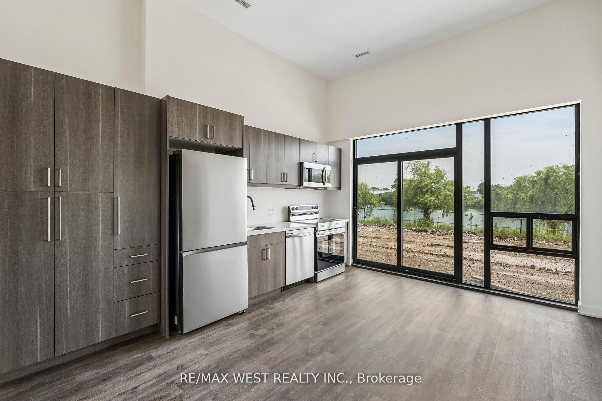Unit 114 350 Prince Charles Drive photo 1