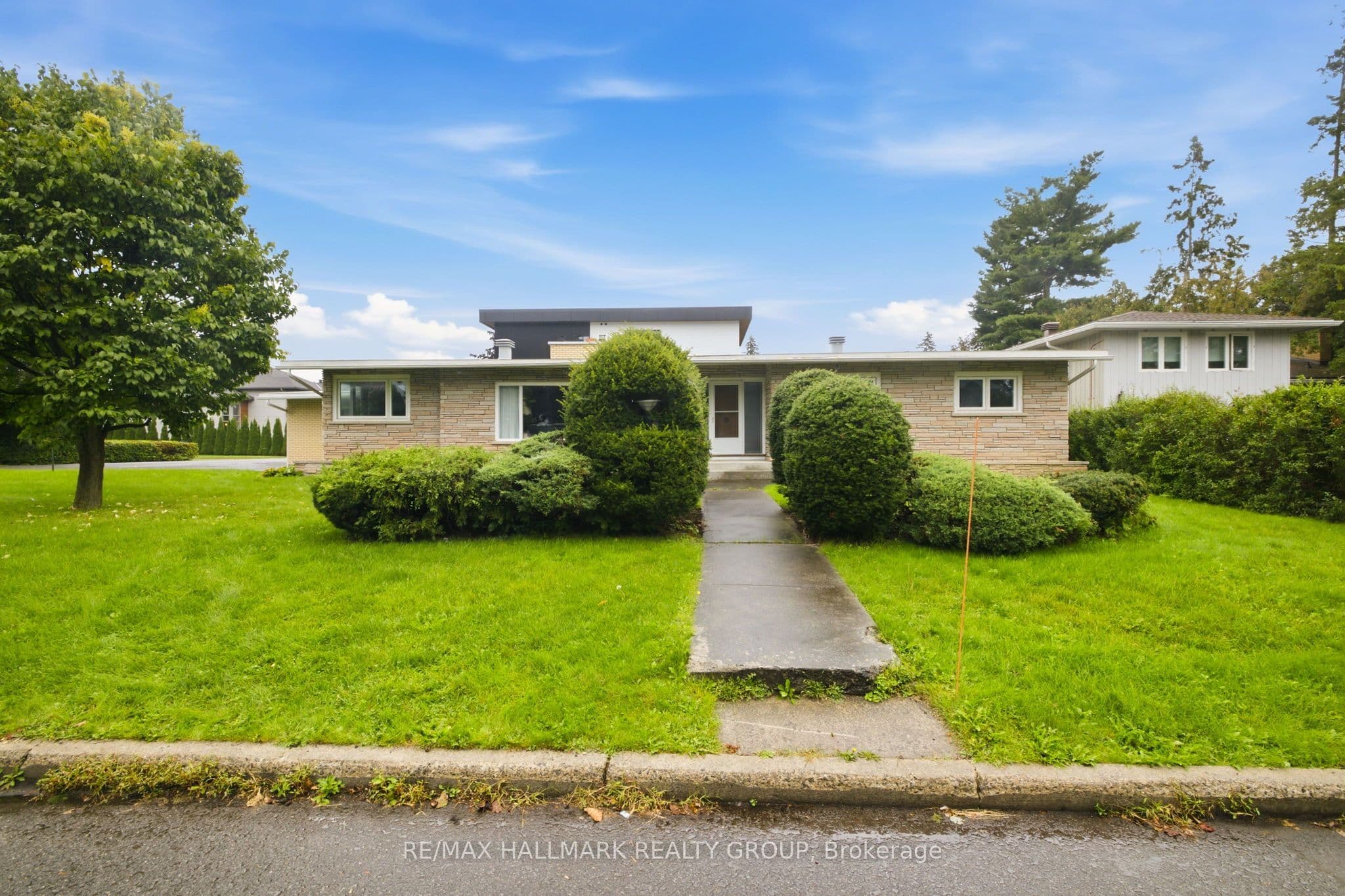 855 Mountainview Avenue photo 1