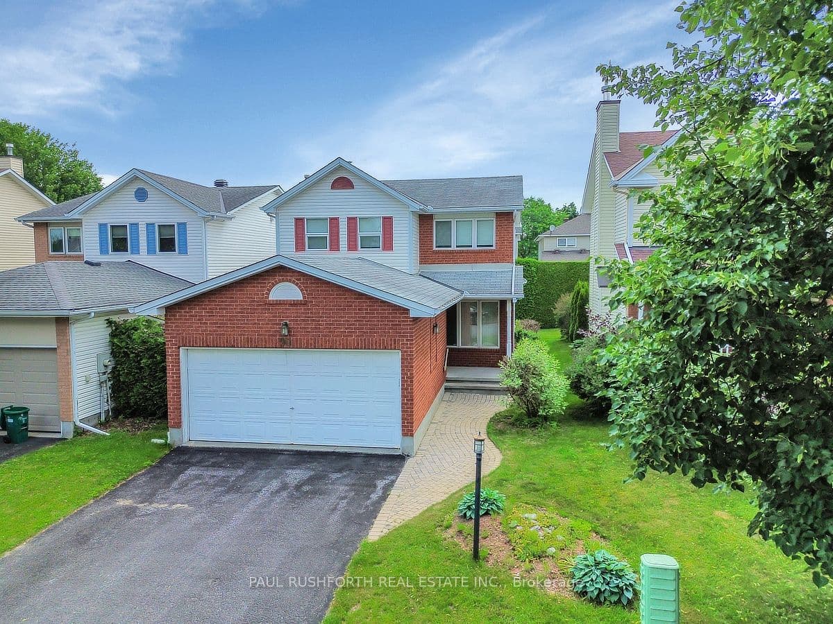 90 Moresby Drive photo 1